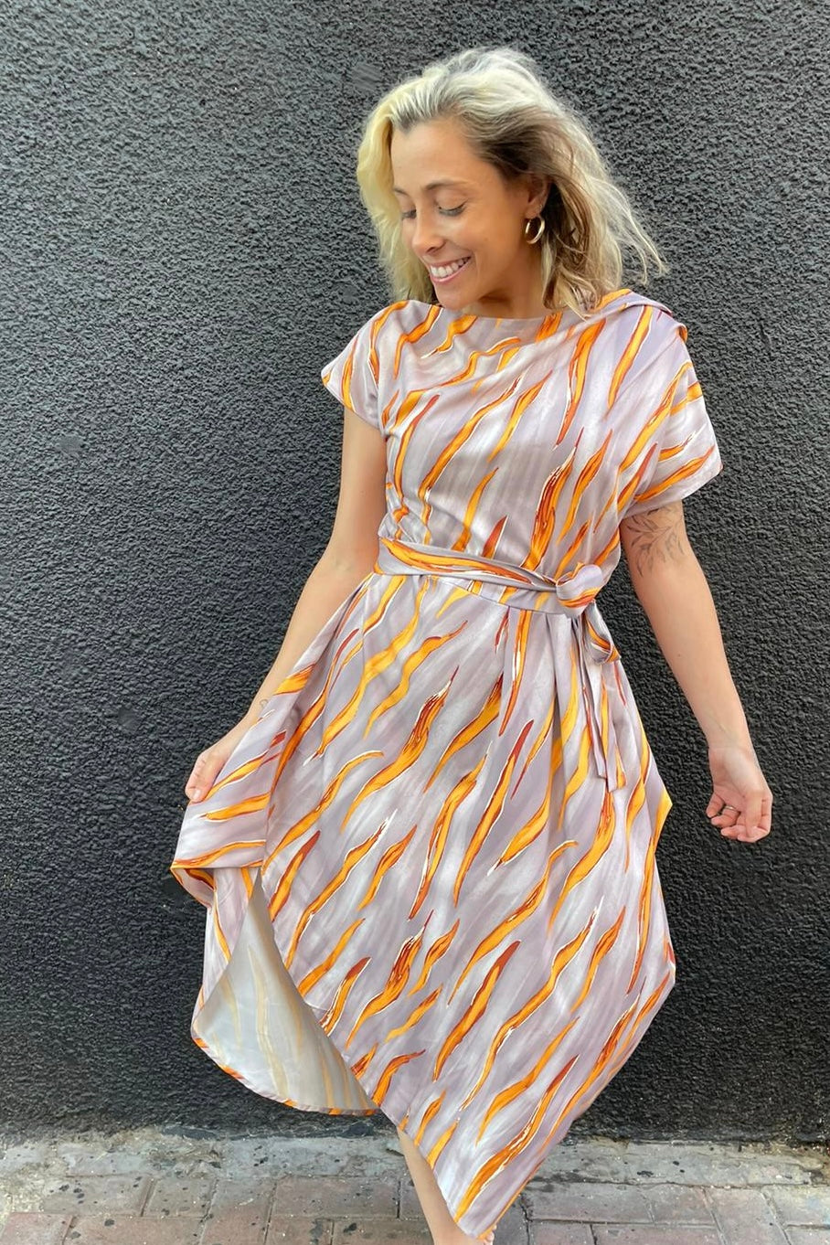 שמלה אסימטרית