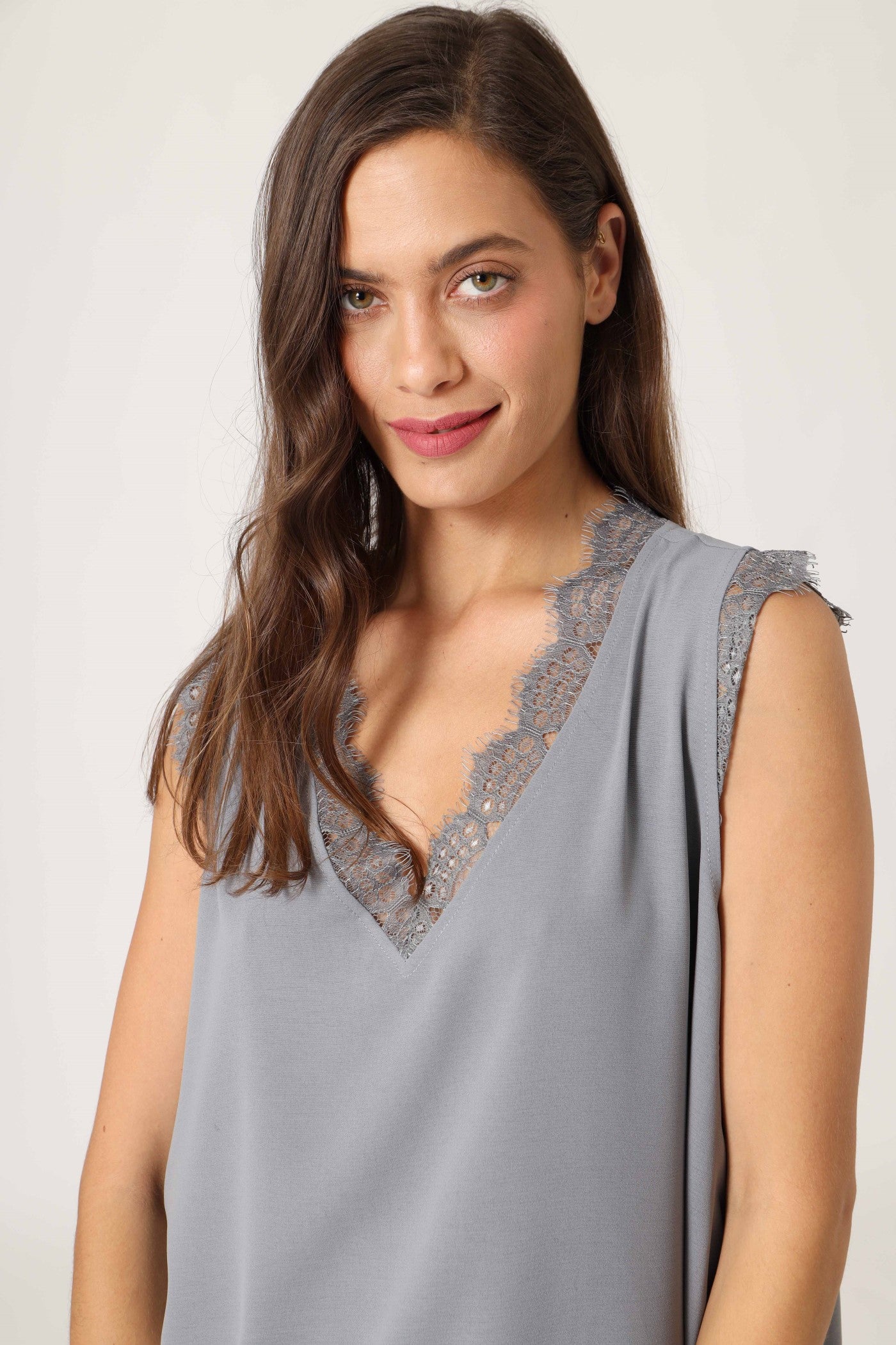 גופיית מפתח תחרה