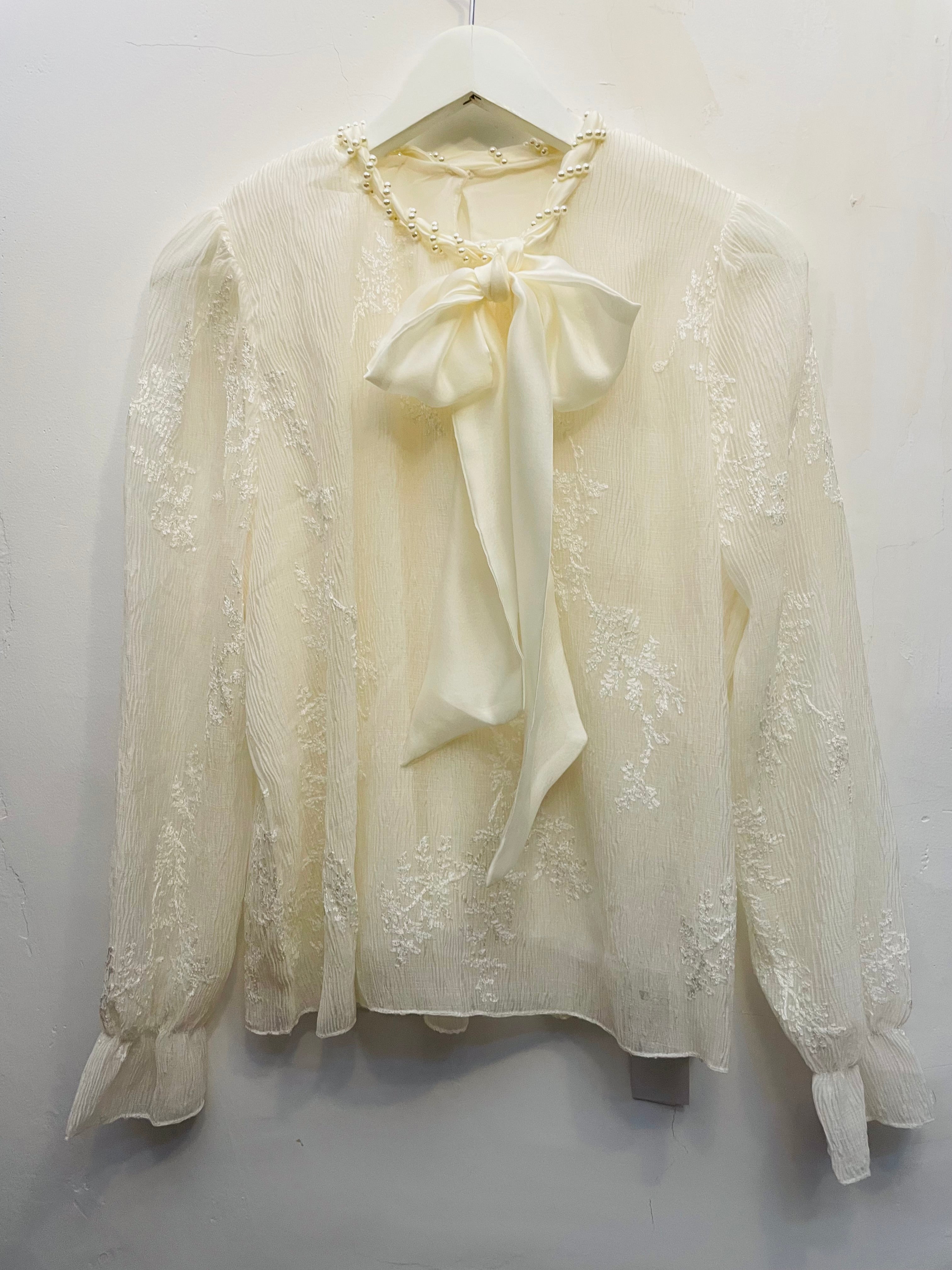 חולצה צווארון מיוחד