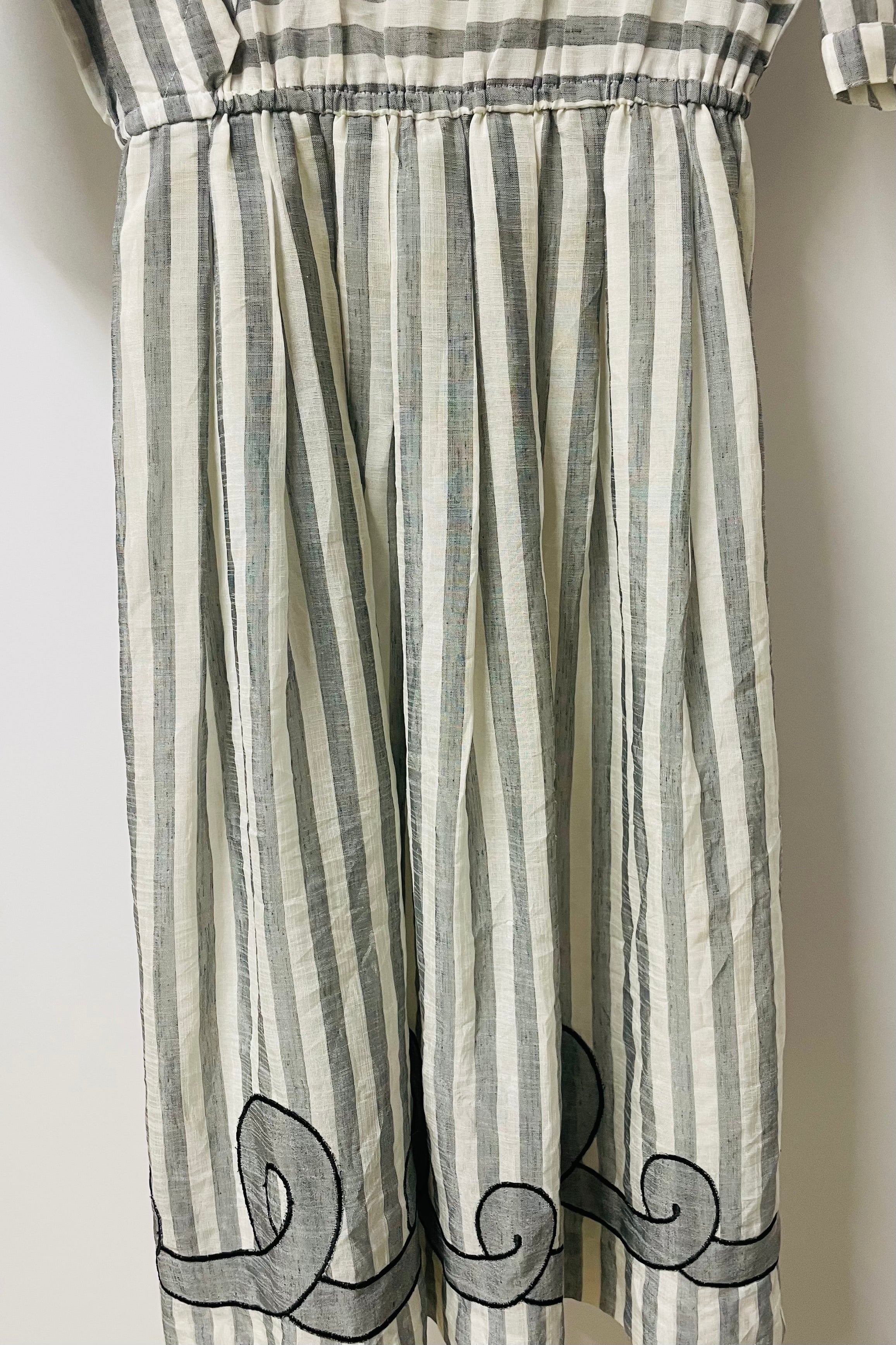 שמלת וינטג׳ פסי אפור