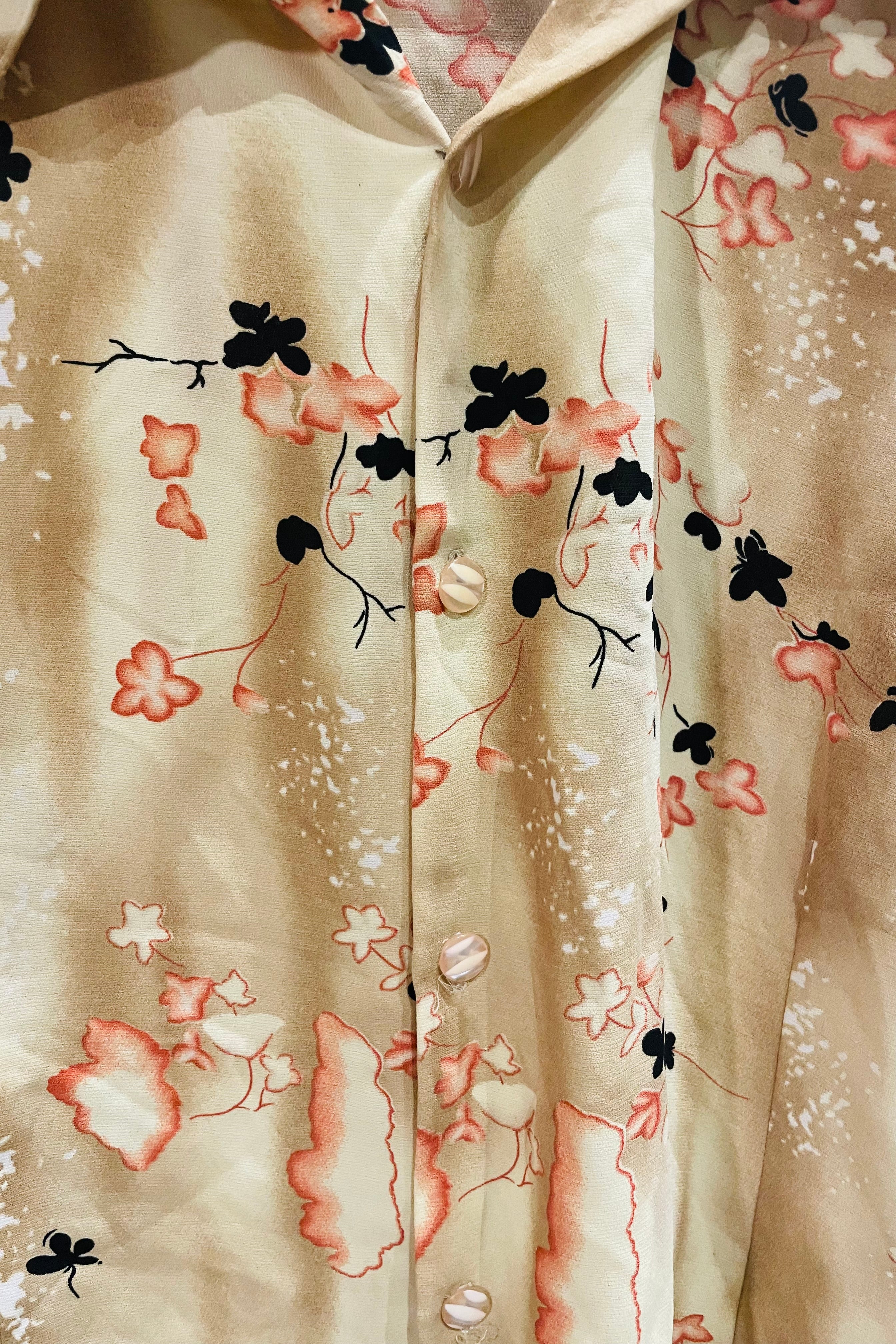 חולצת וינטג׳ שקד