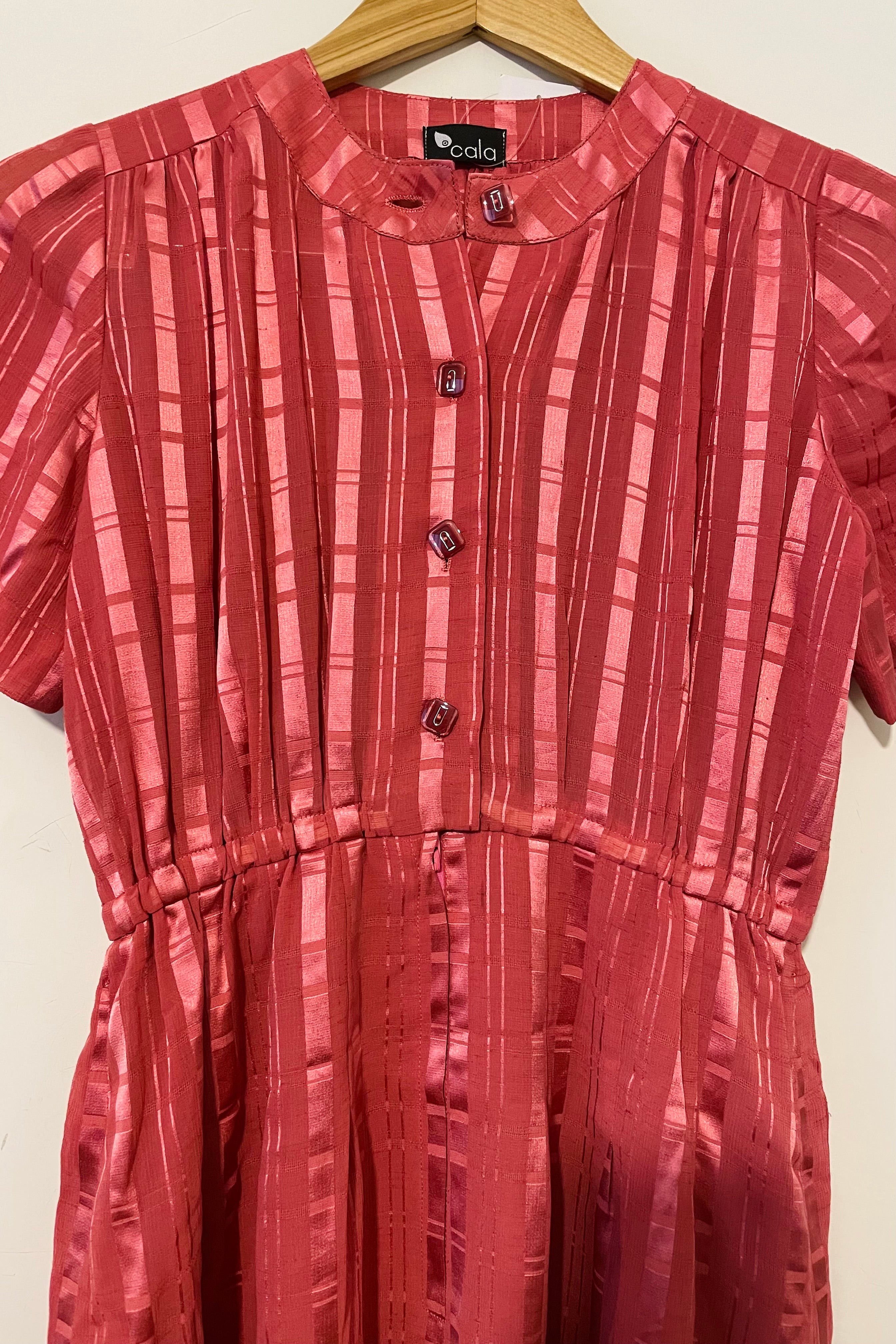 שמלת וינטג׳ ורודה ופסים