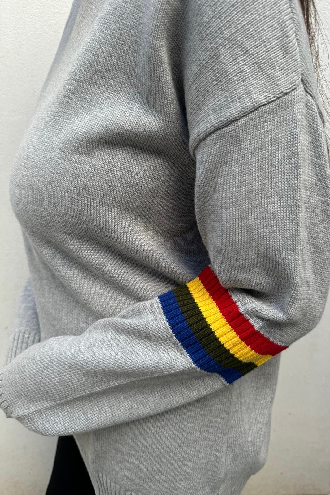 סריג פסי צבע בשרוול