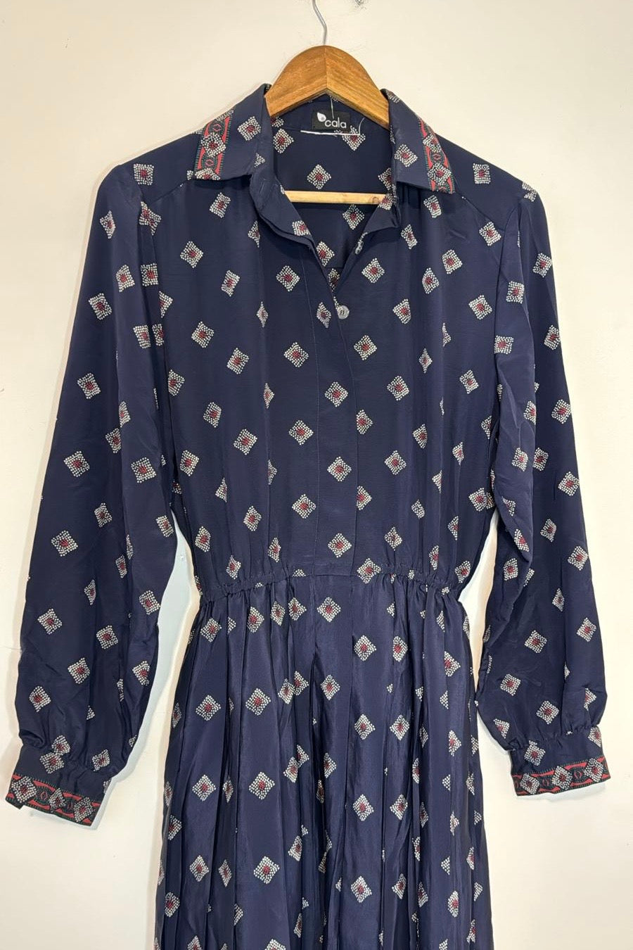 שמלת וינטג' ריבועים לבנים עם אדום