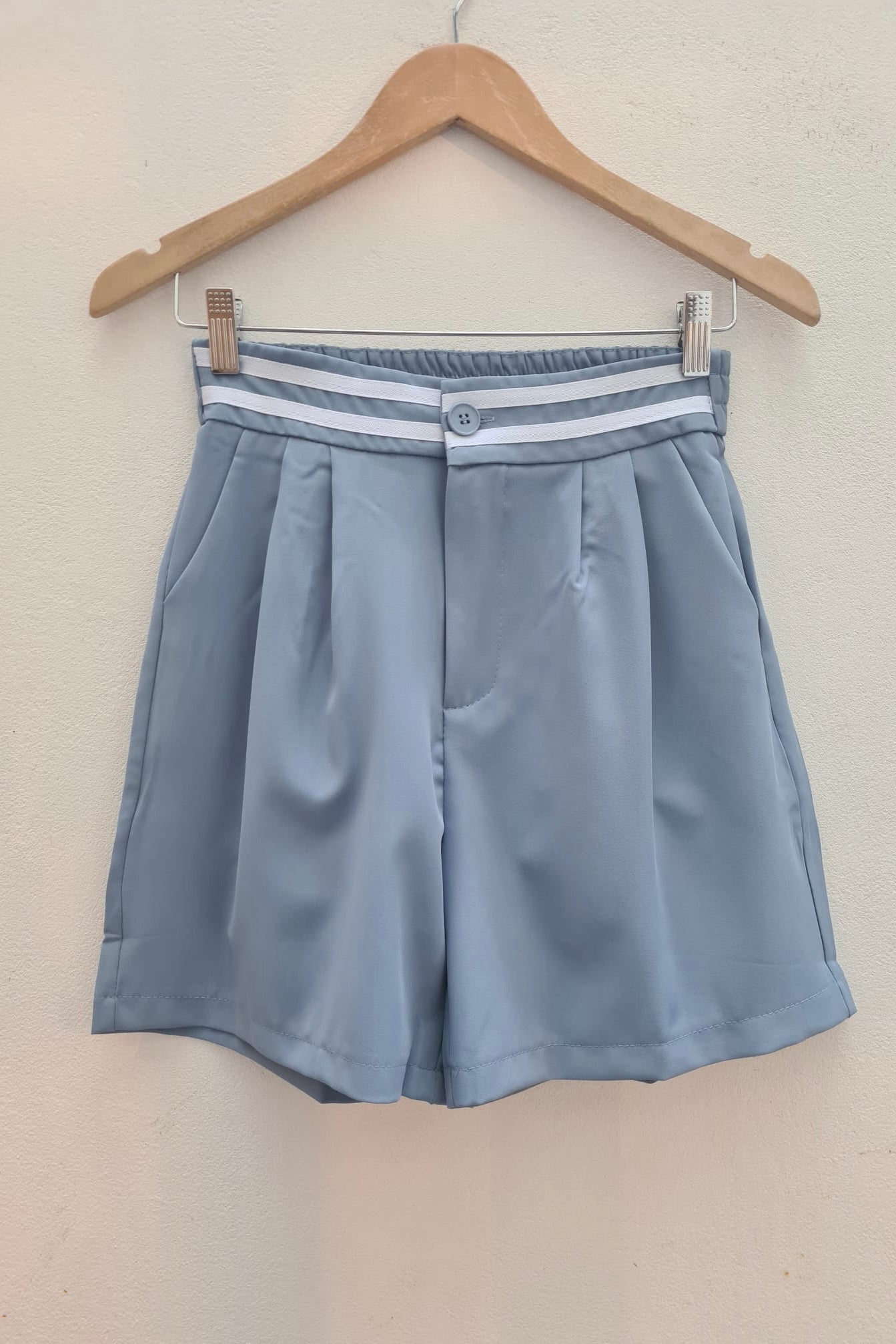 מכנסי חגורת פסים