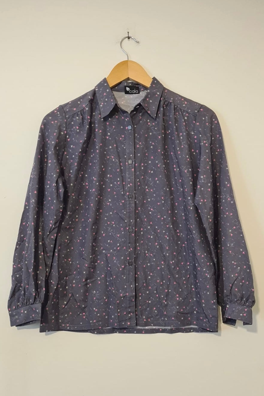 חולצת וינטג' כהה פרחים ורודים