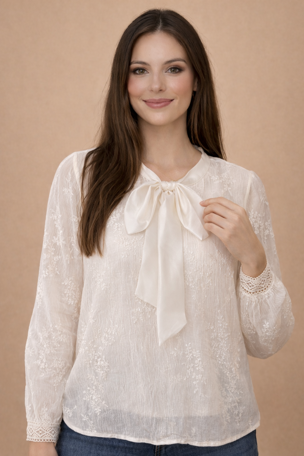 חולצת פריחה וקשר