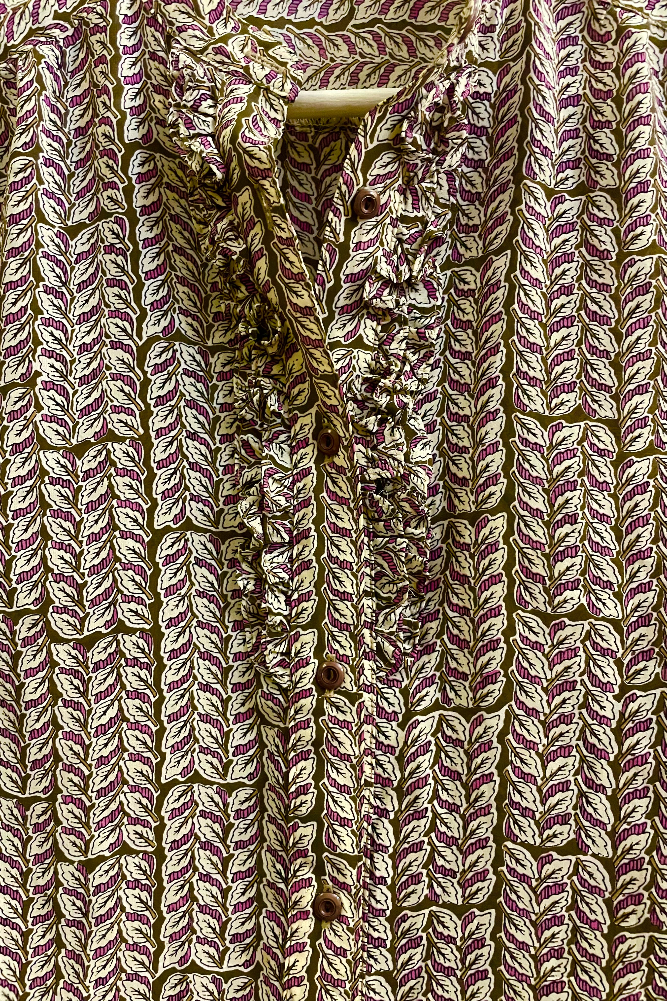 חולצת וינטג׳ כיווני עלים