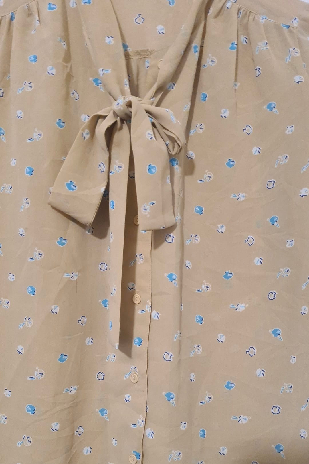 חולצת וינטג' שקפקפה קשירה קדמית בהירה