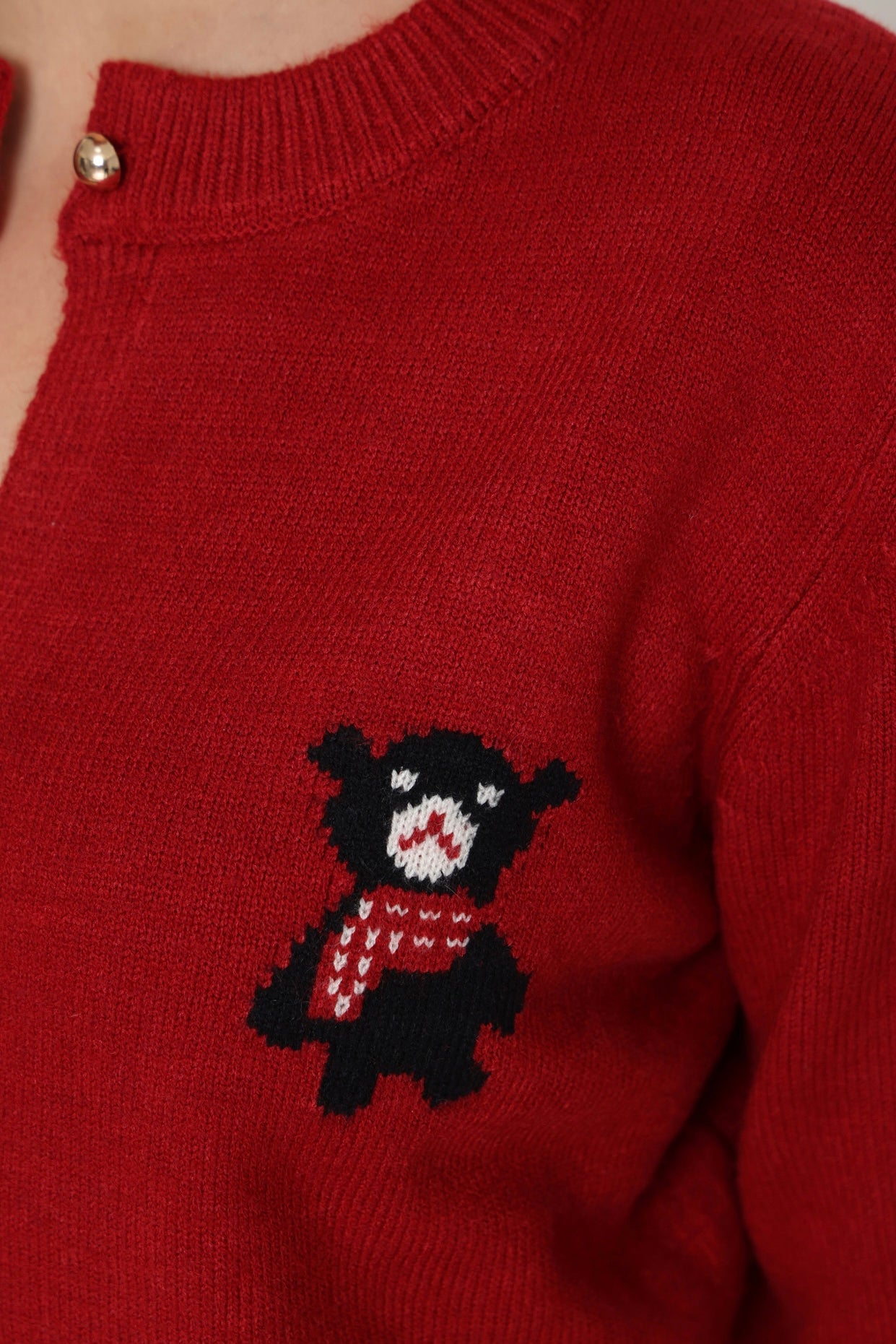 קרדיגן כפתורים ודוב