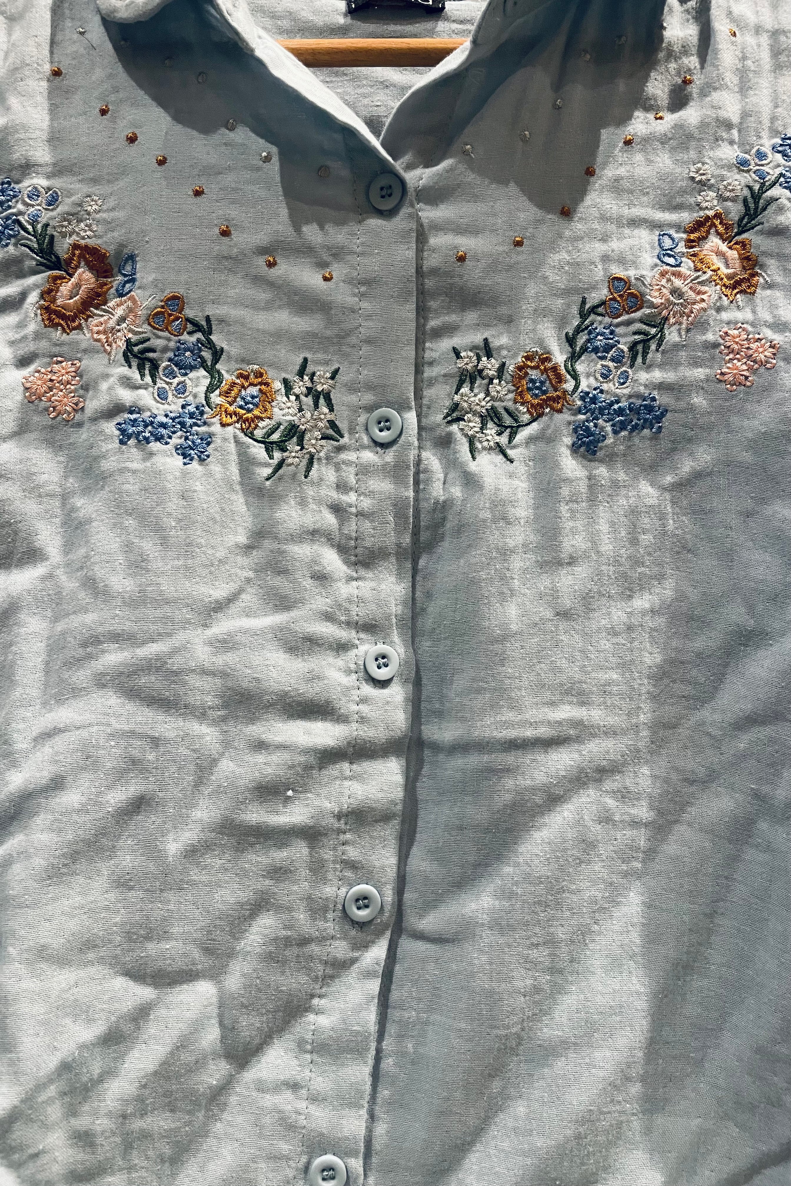 חולצת שרשרת פרחים