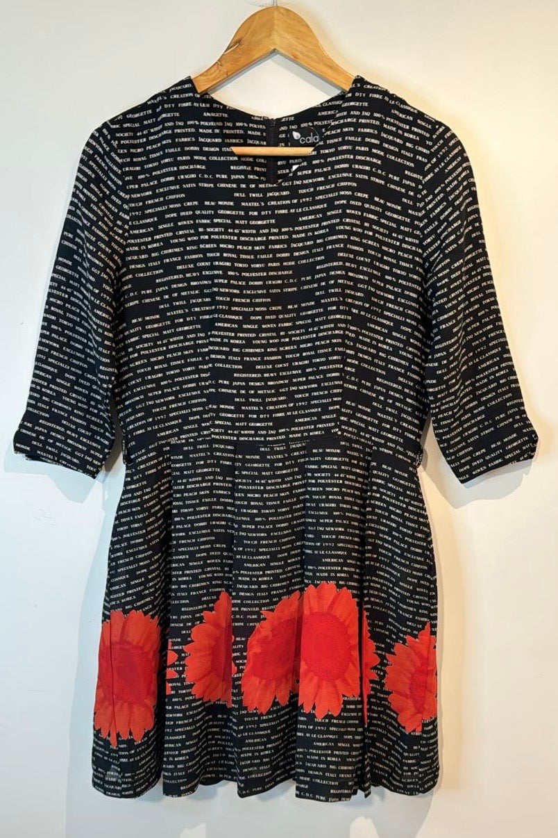 שמלת וינטג' כיתוב לבן פרחים גדולים