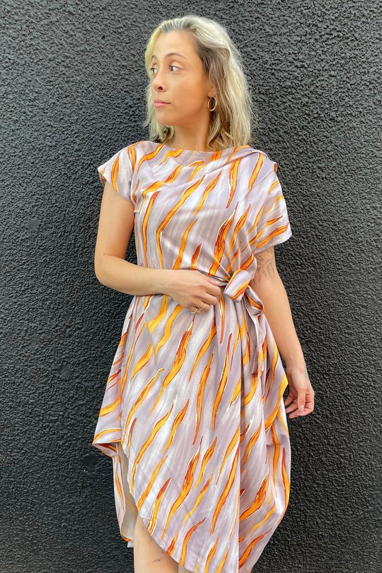 שמלה אסימטרית