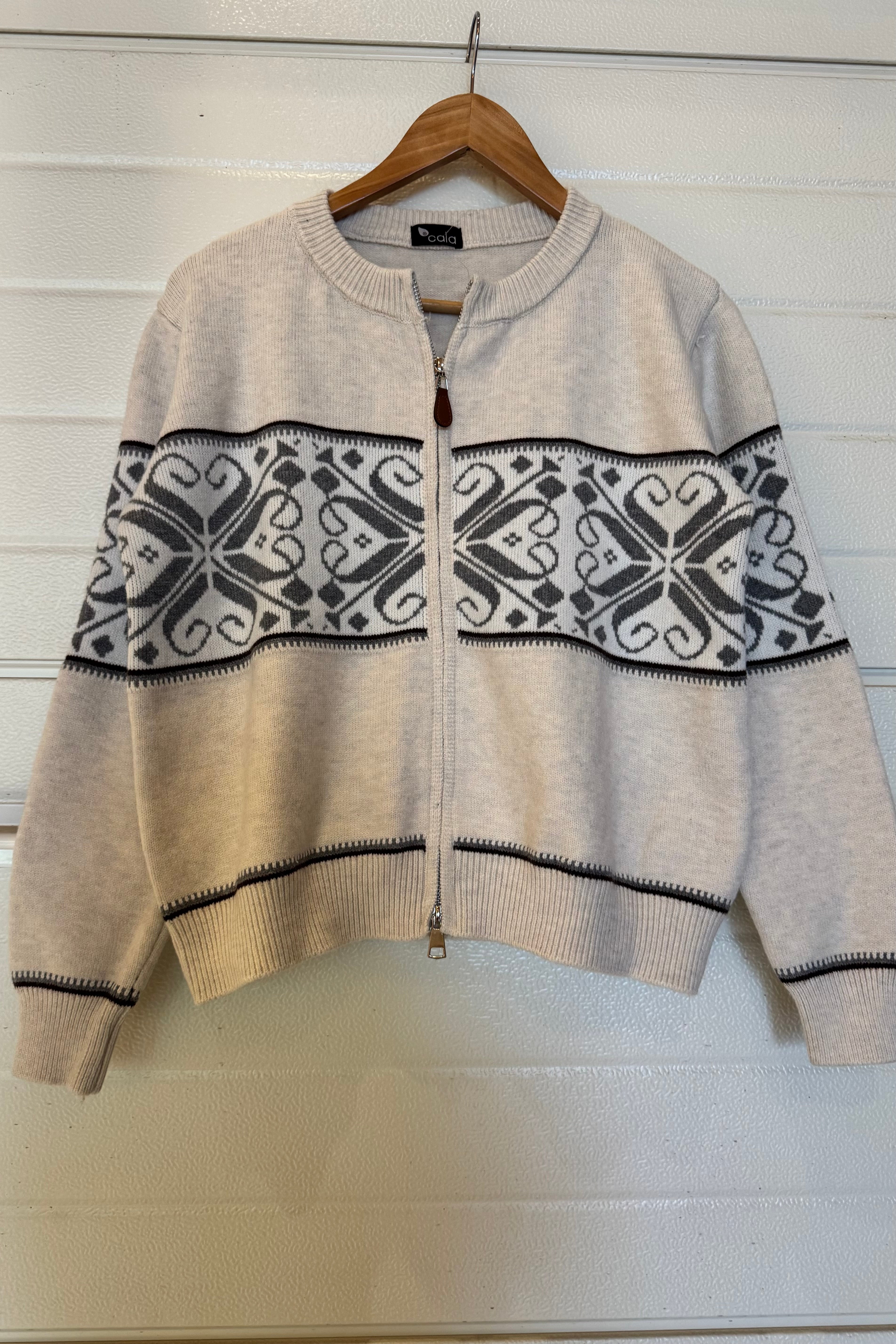 קרדיגן מרכז דקורטיבי