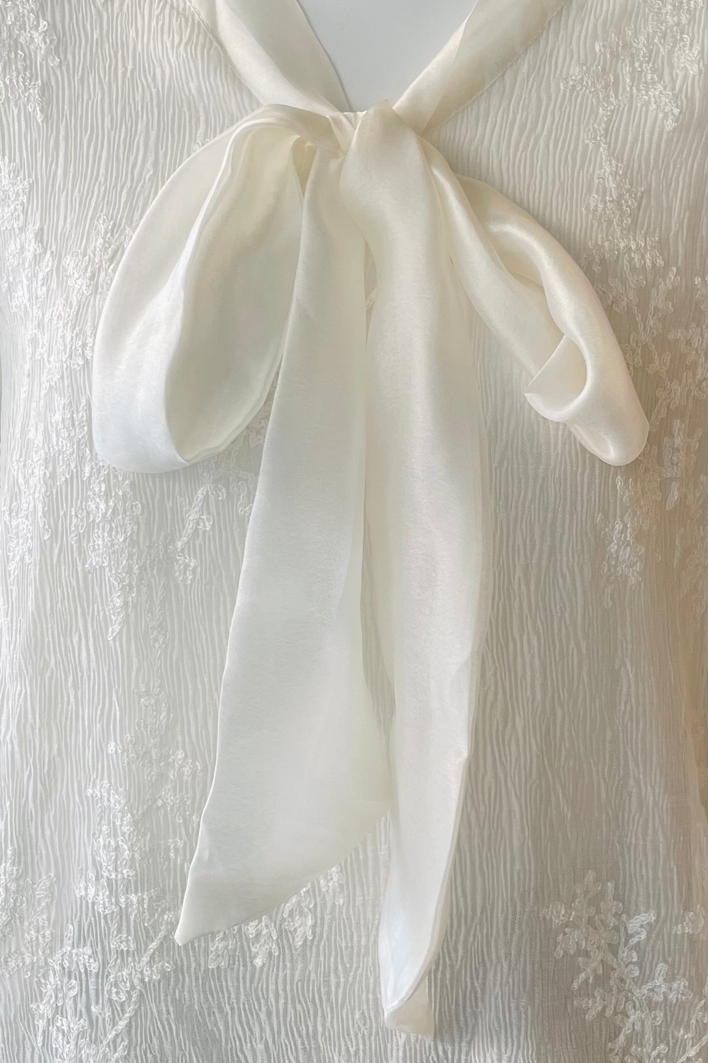 חולצת פריחה וקשר