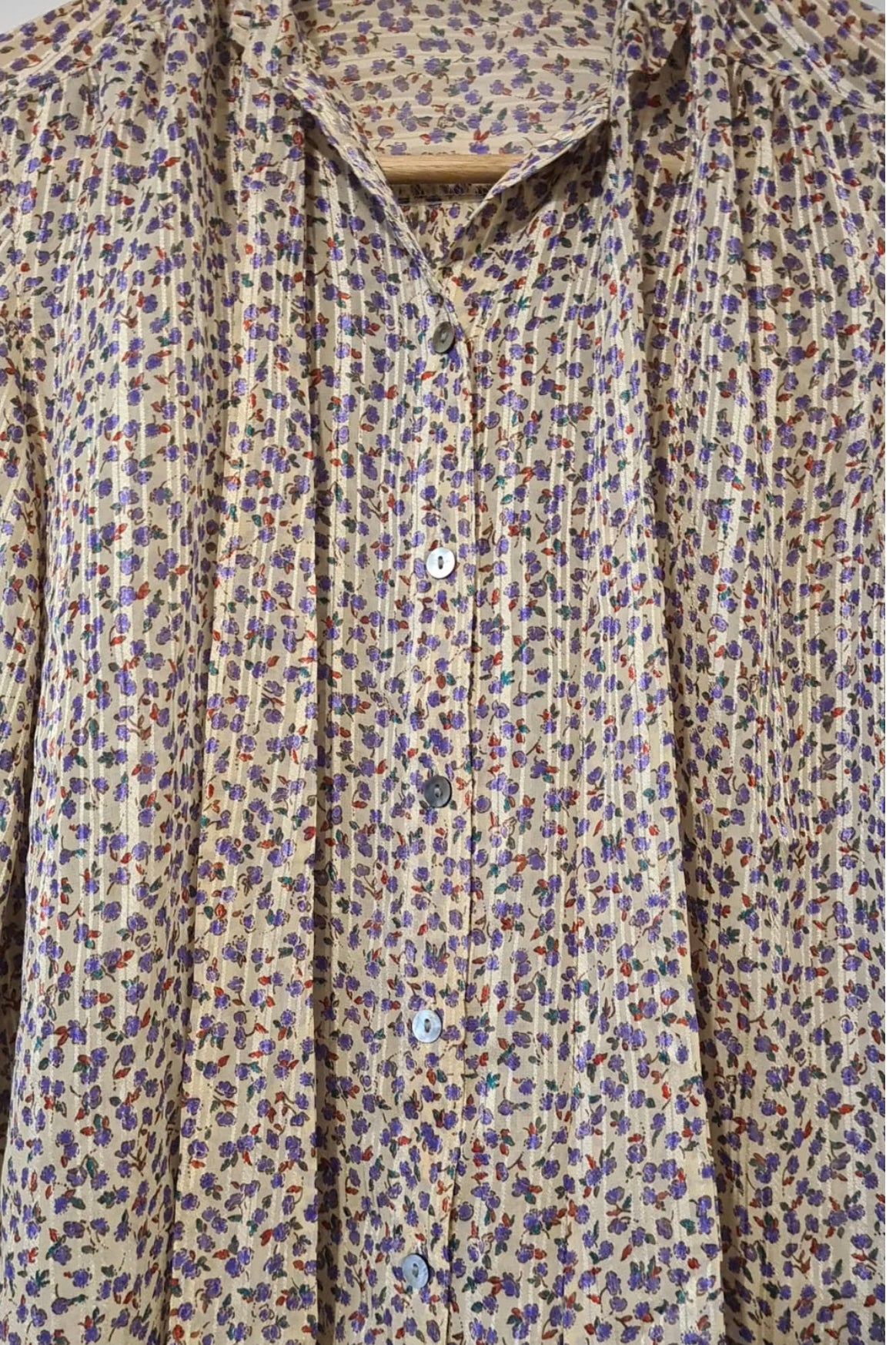 חולצת וינטג' פרחים סגולים קשירה קדמית