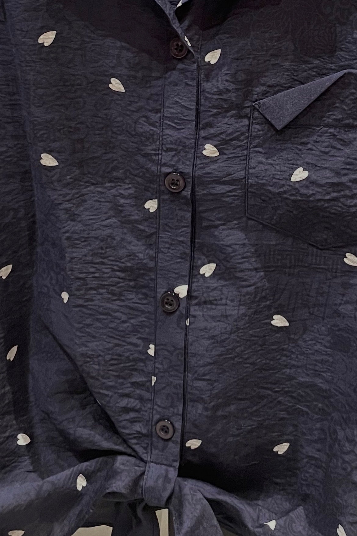 חולצת לבבות קטנים