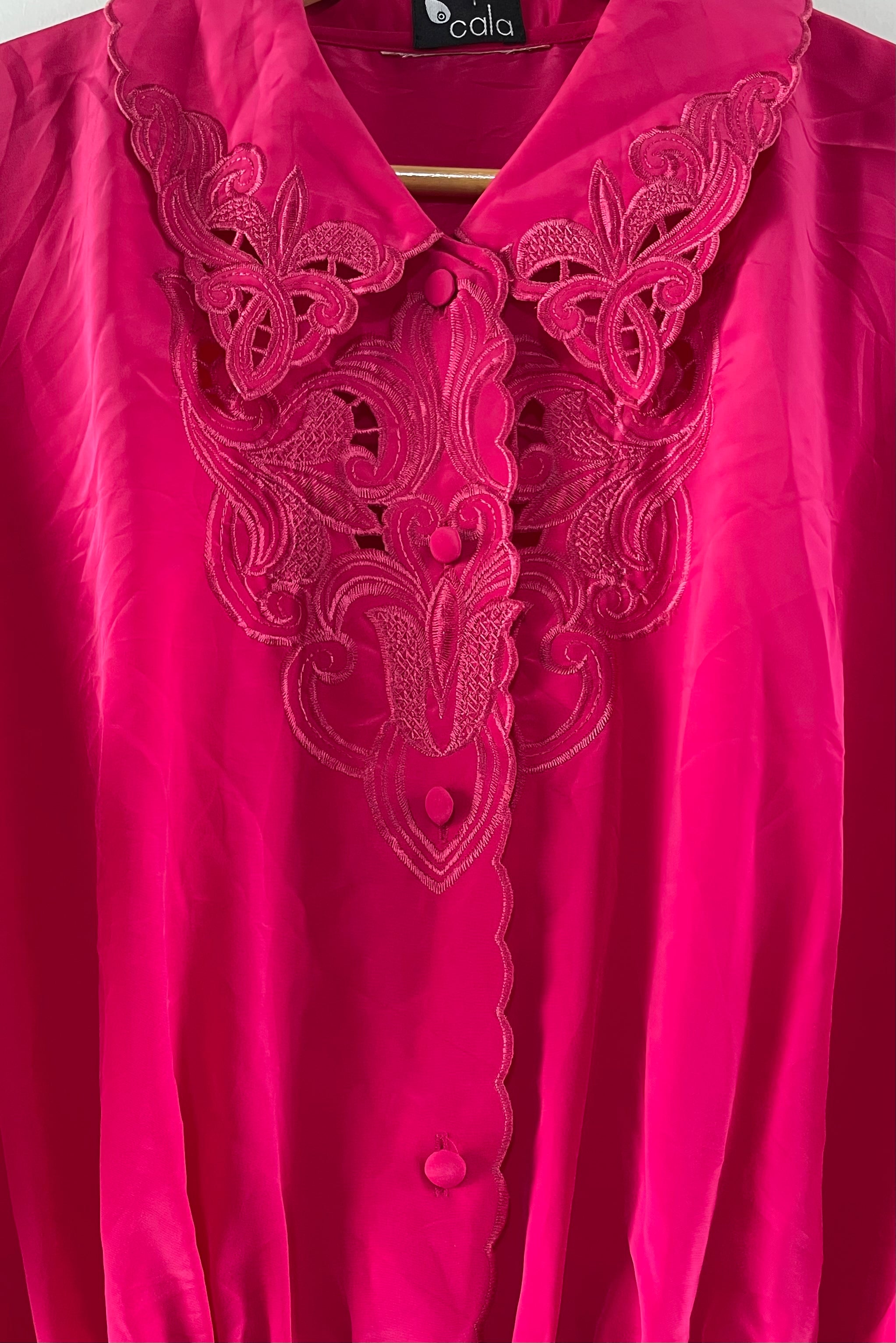 שמלת וינטג׳ רקומה ורודה