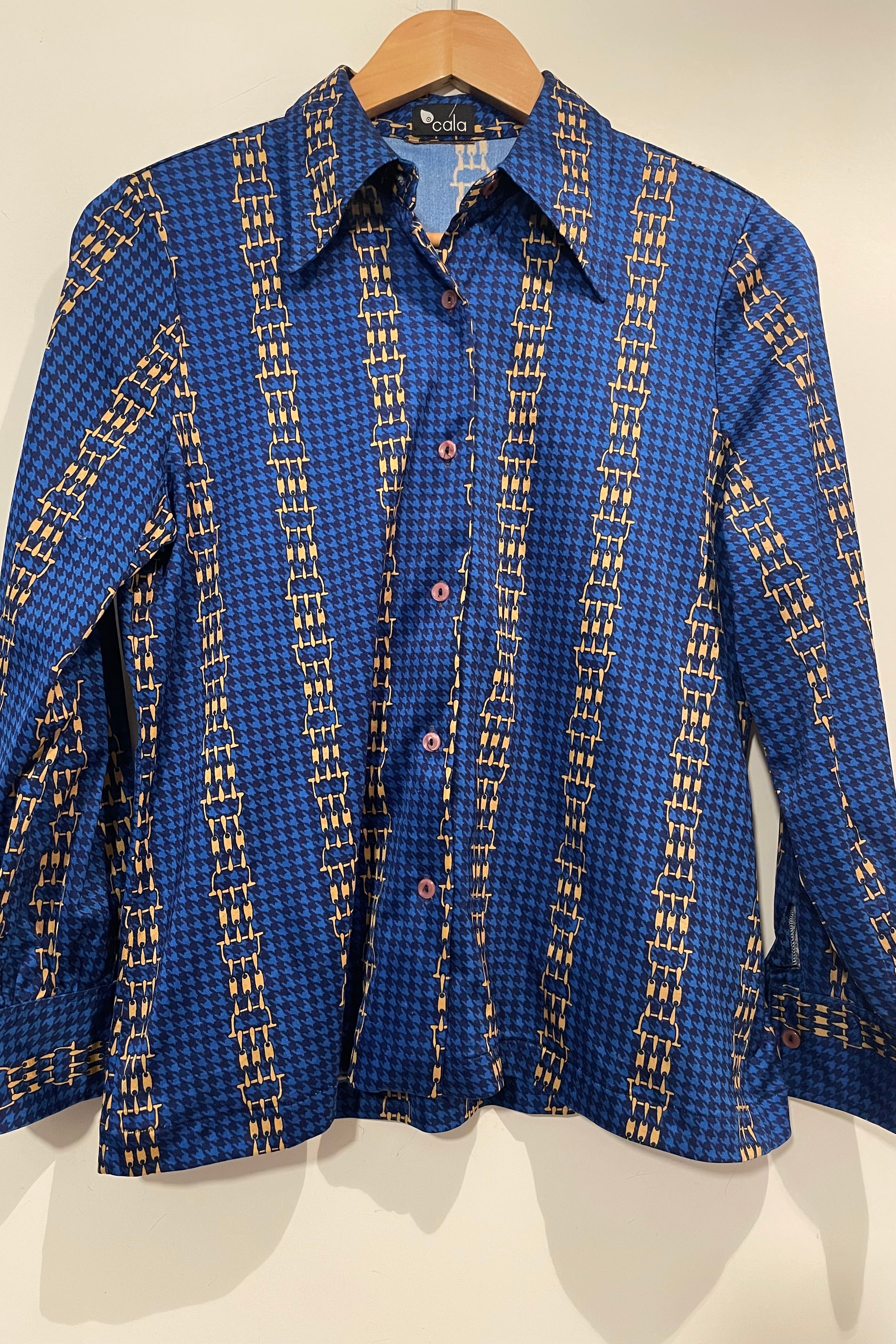 חולצת וינטג׳ חגורות