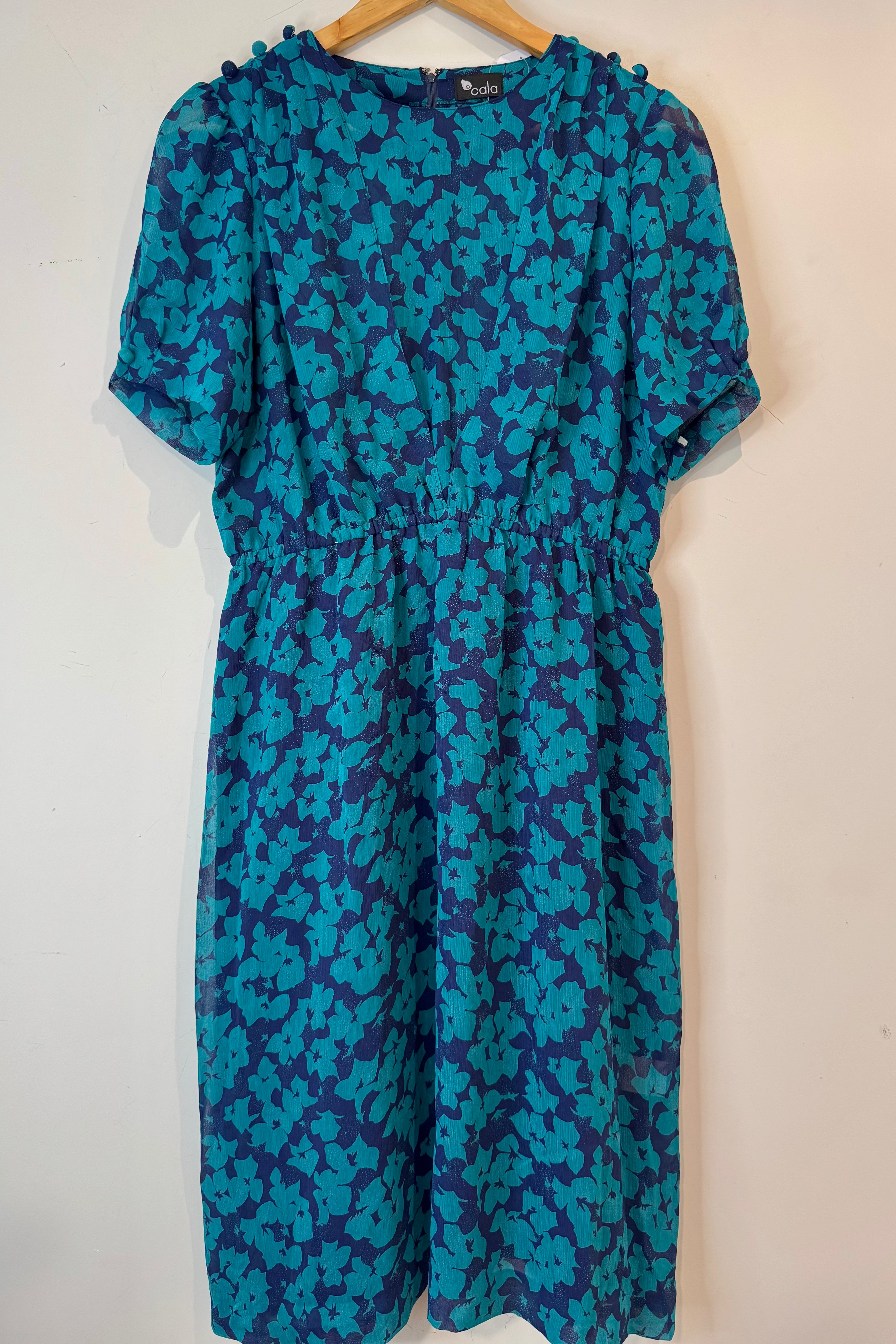 שמלת וינטג׳ כדורי כתפיים