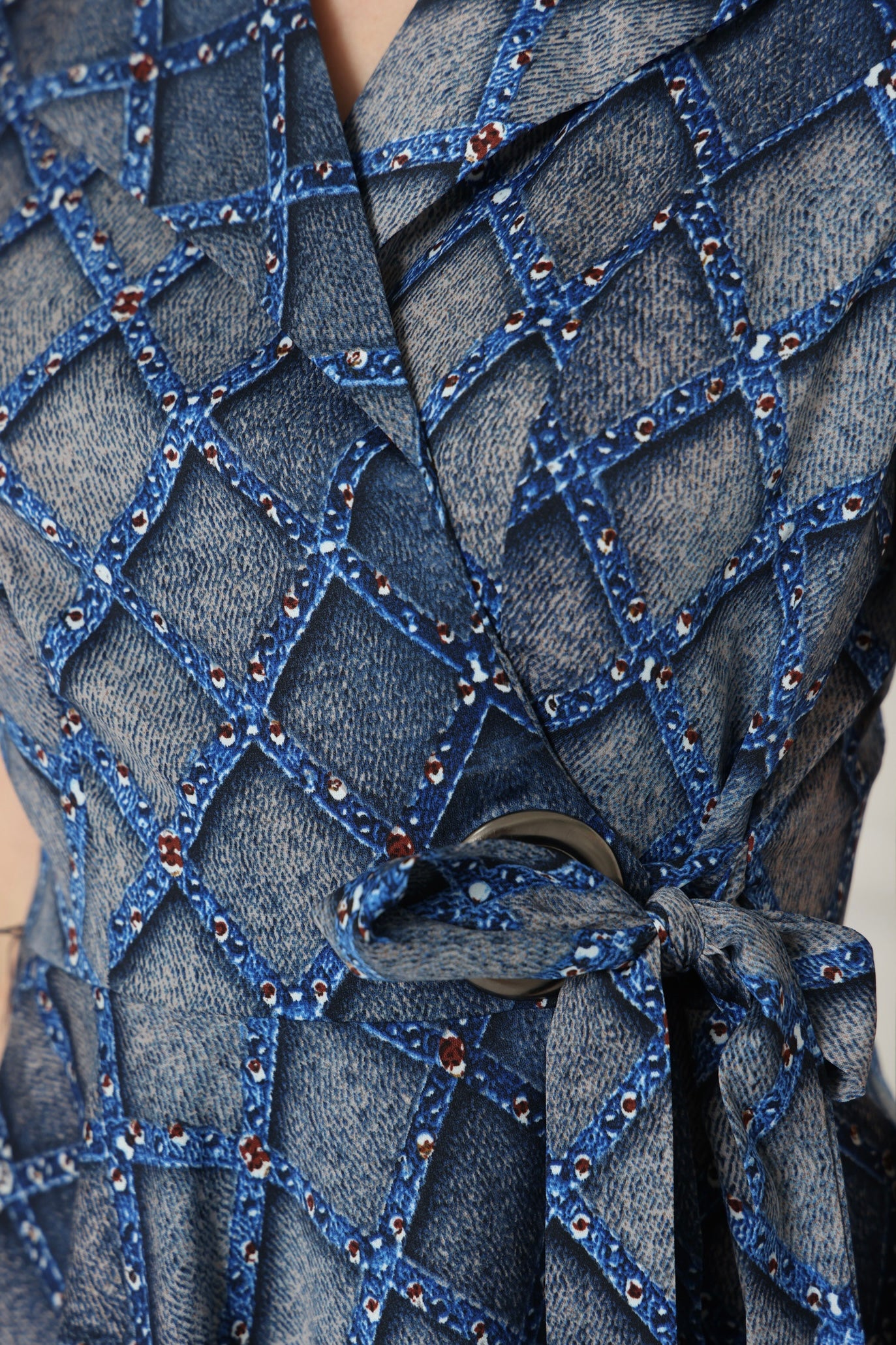 שמלת משבצות יהלומים