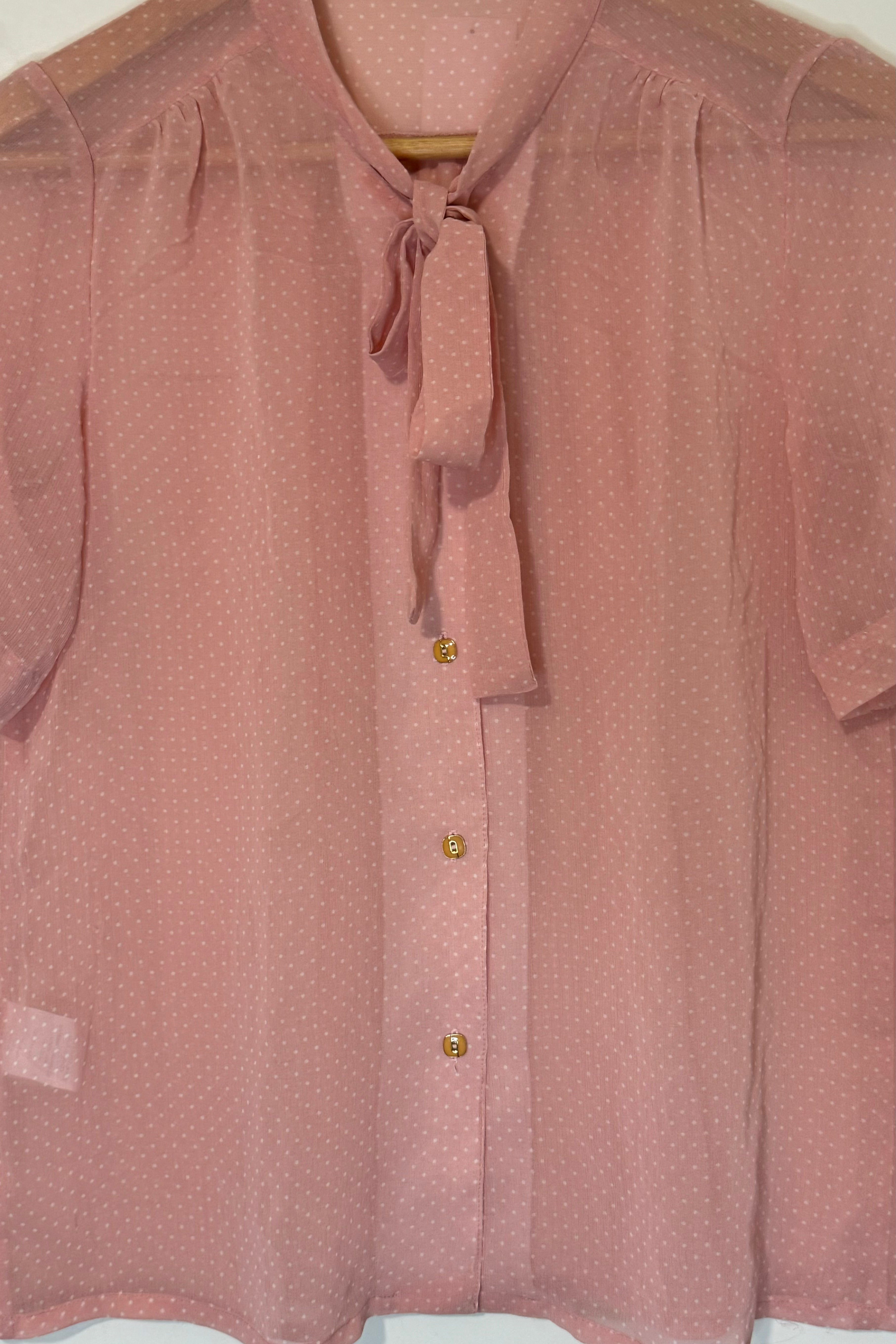 חולצת וינטג׳ ניקוד על ורוד