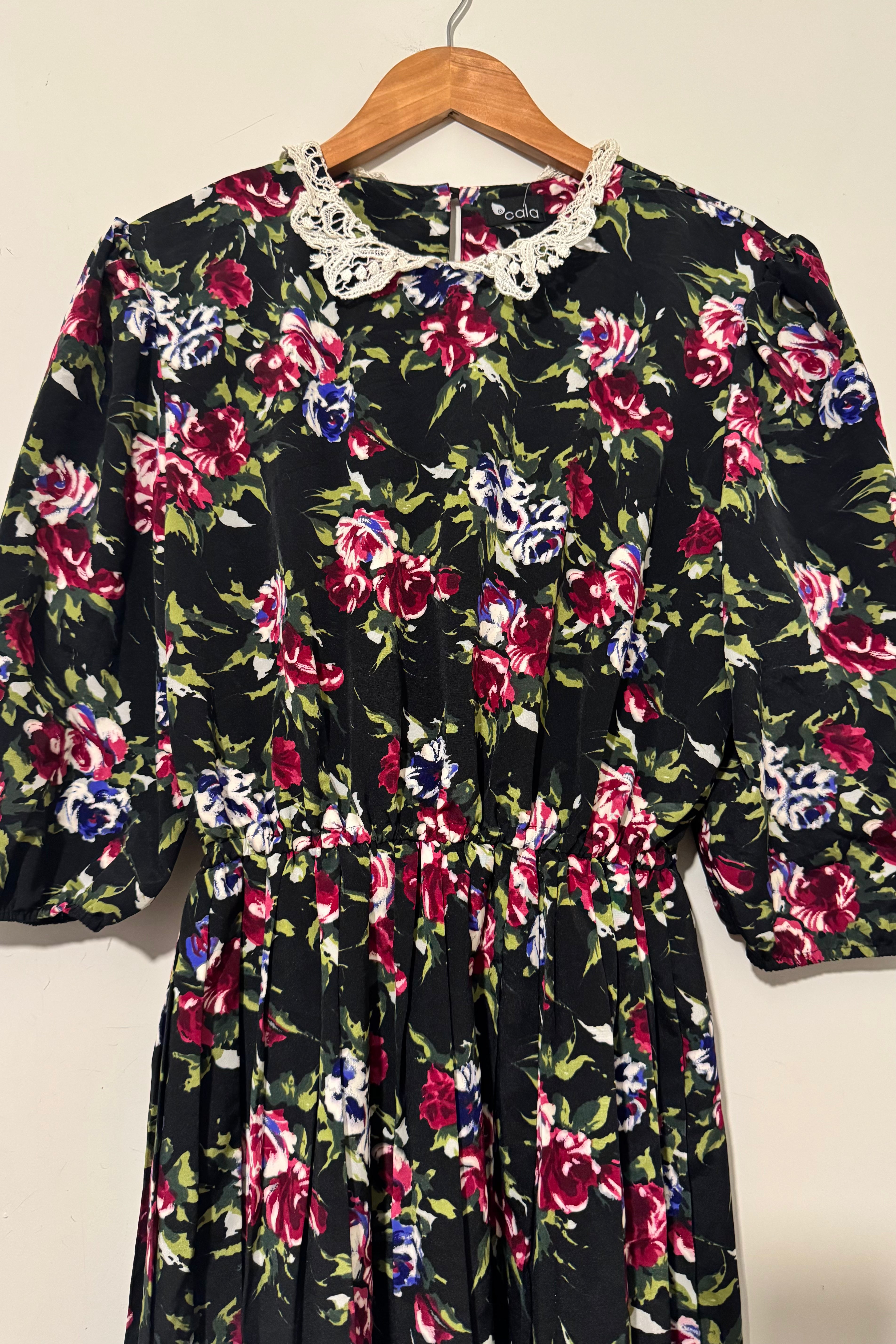 שמלת וינטג׳ הגר