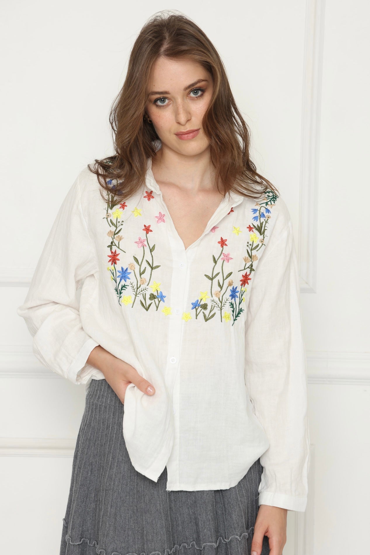 חולצת פרחי מסגרת