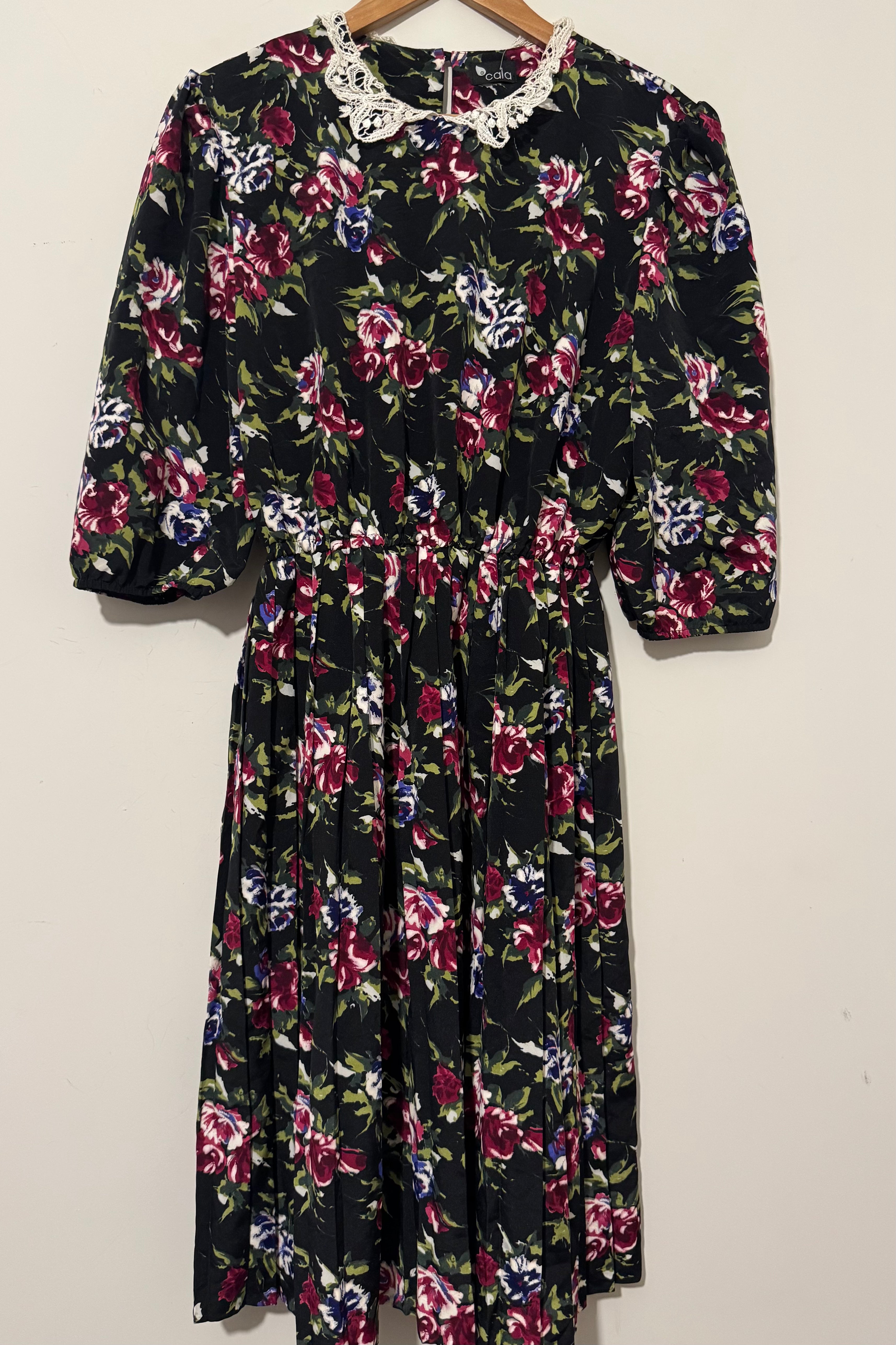 שמלת וינטג׳ הגר