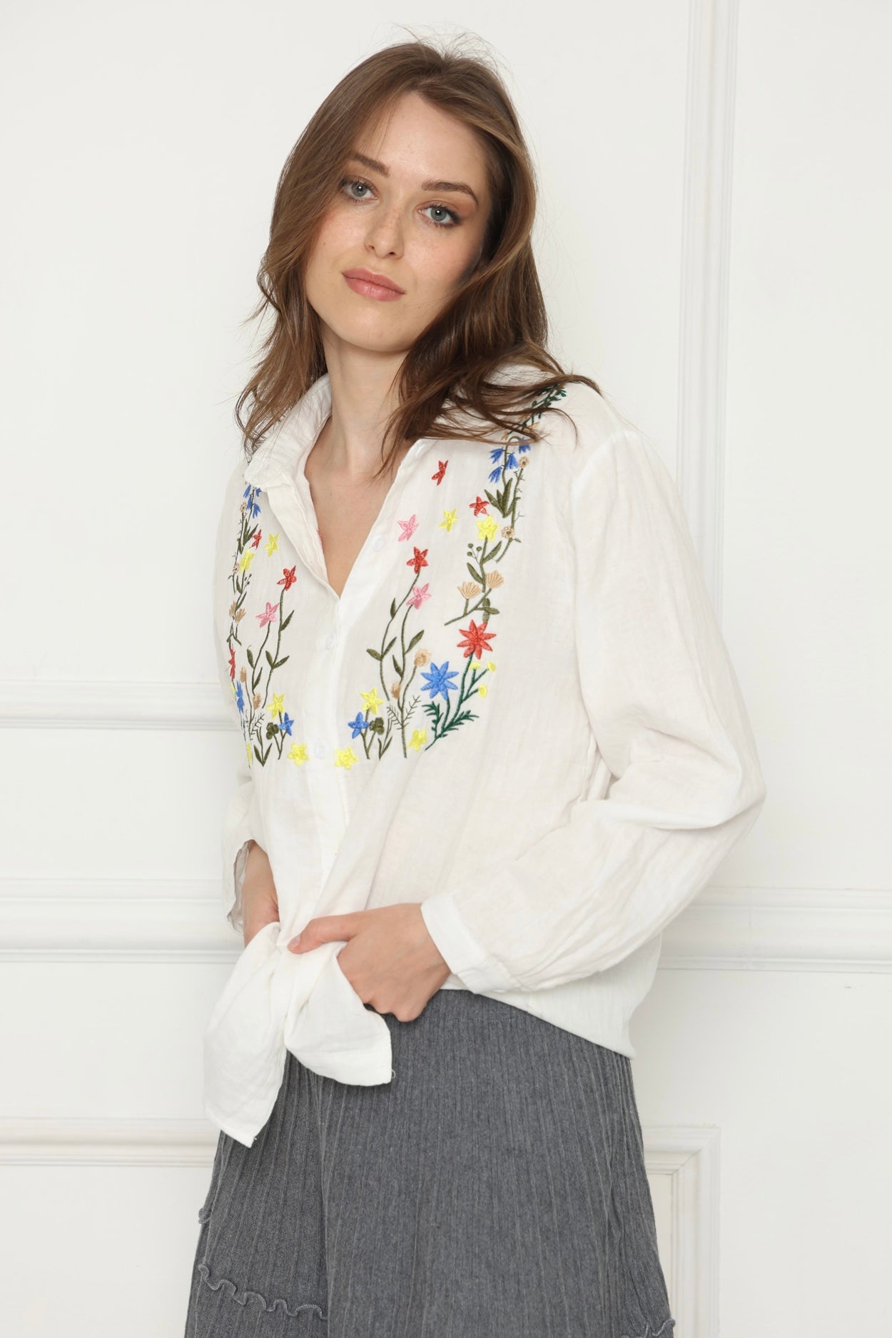 חולצת פרחי מסגרת