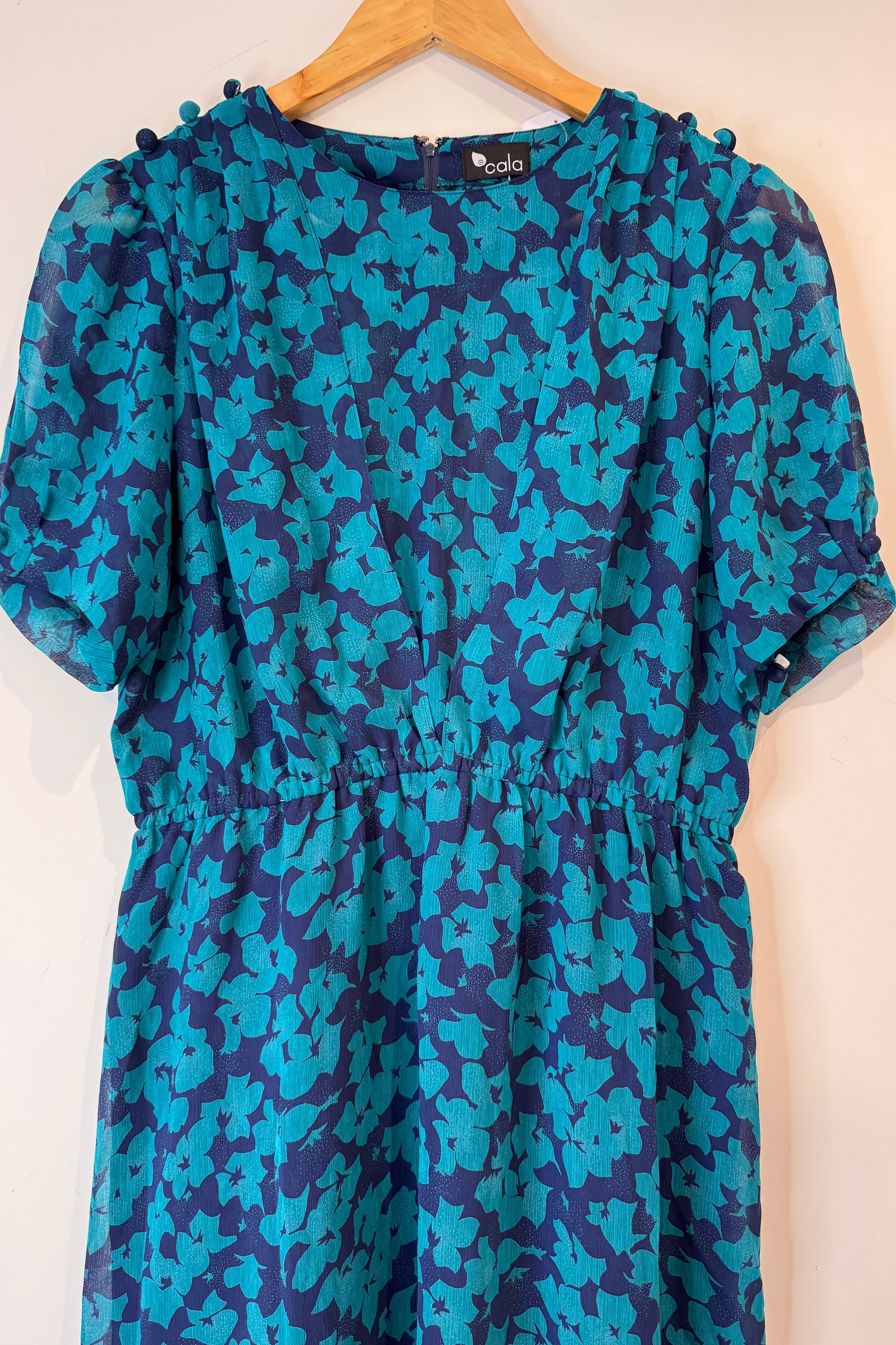 שמלת וינטג׳ כדורי כתפיים