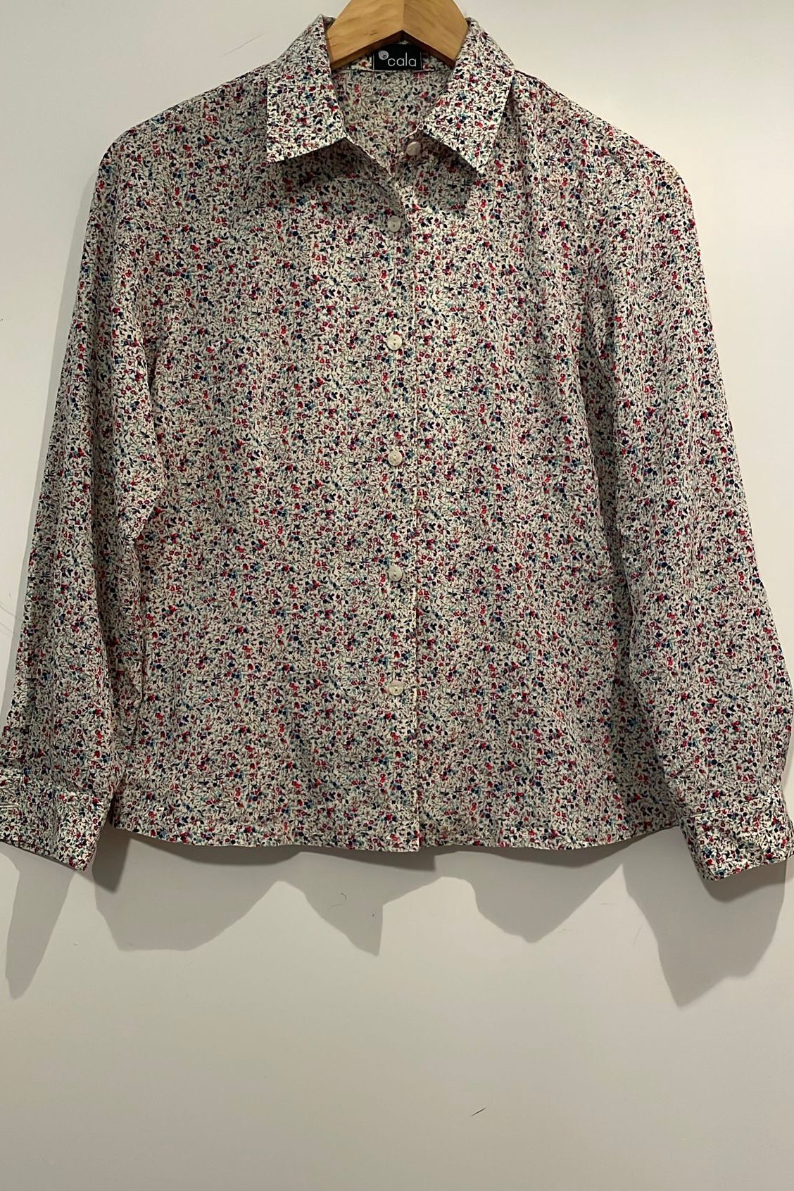 חולצת וינטג' פיזור פרחים