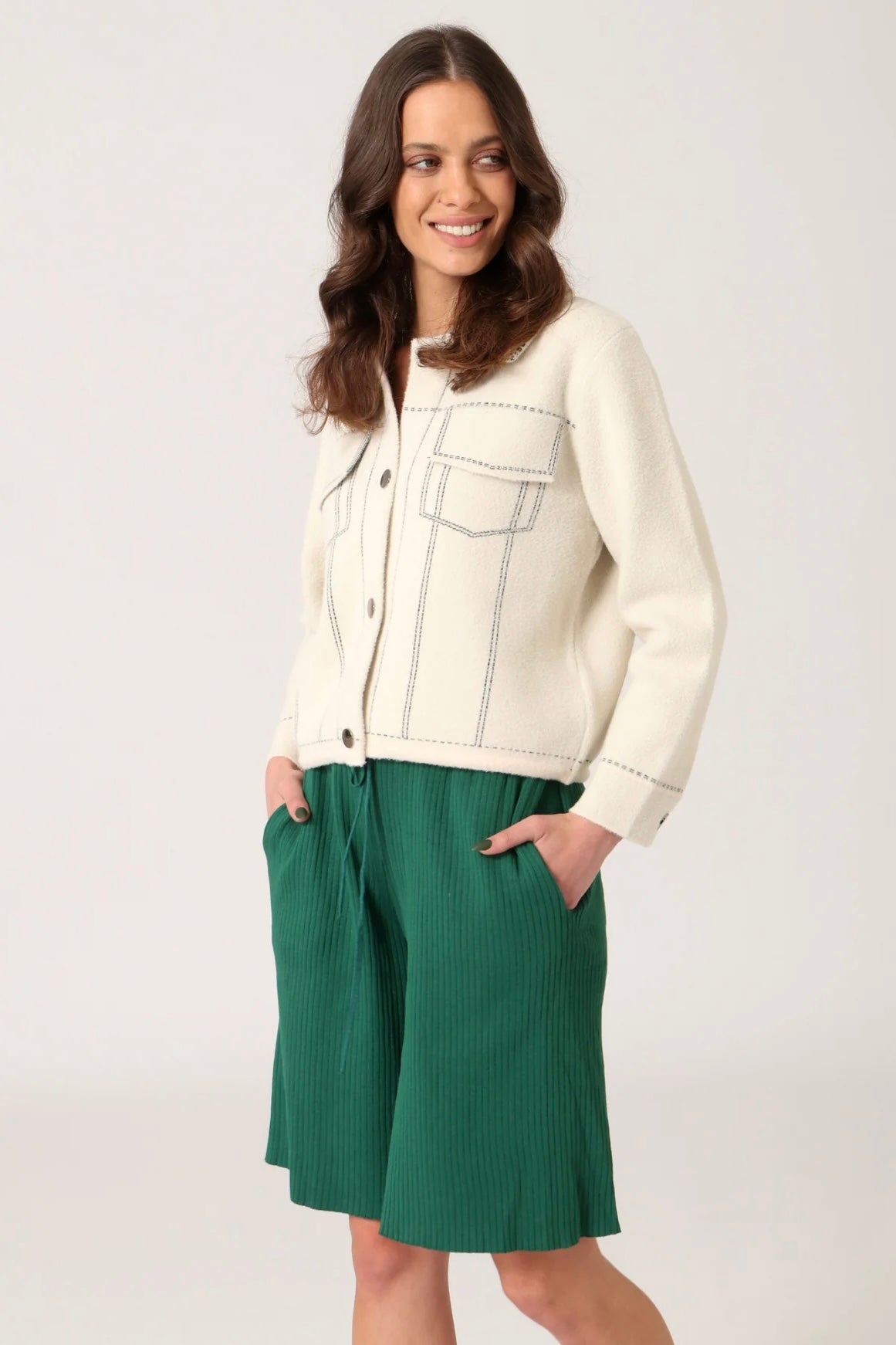 מכנסי צמר קצרים