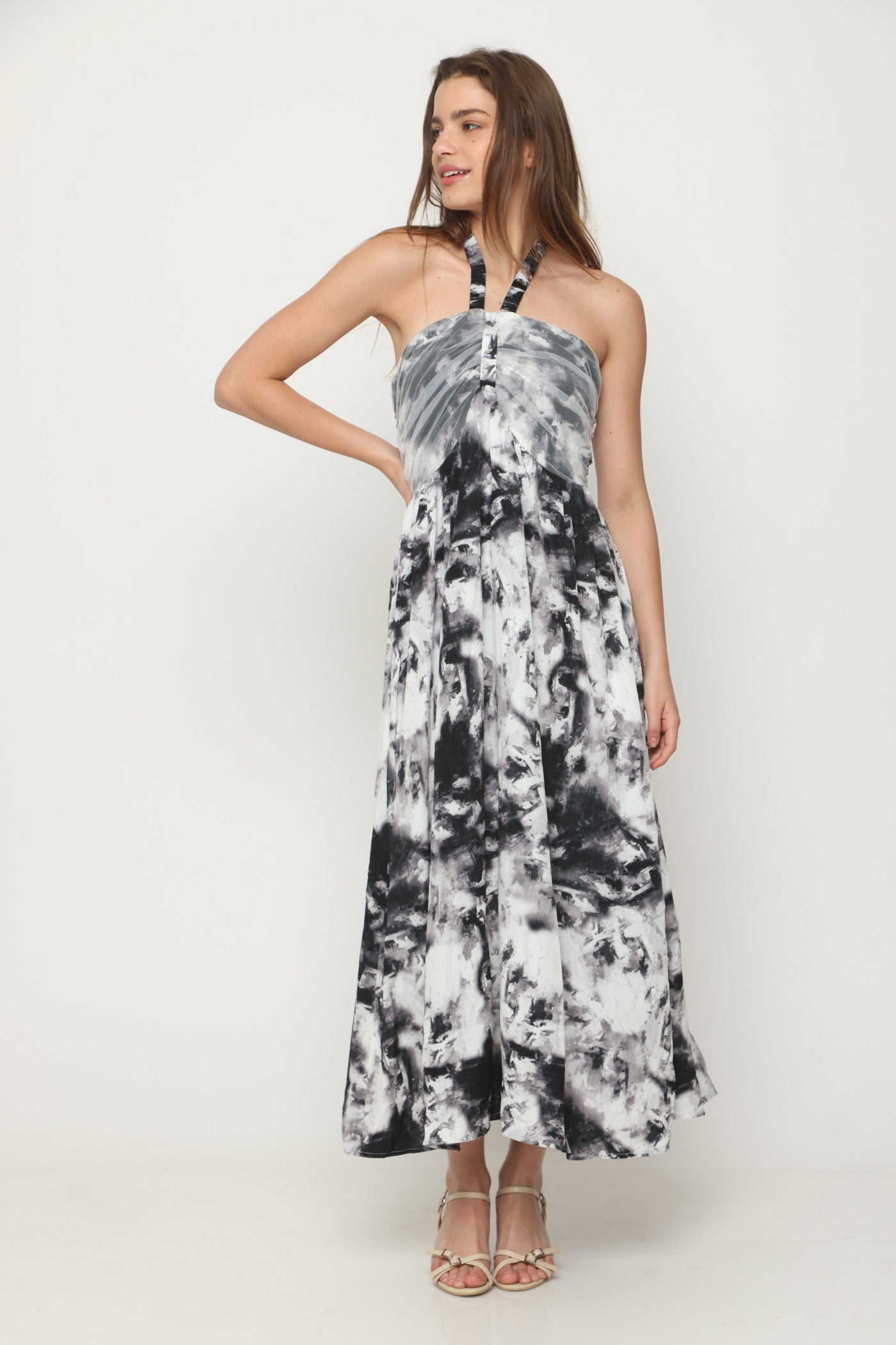 שמלת כתמים שחור לבן