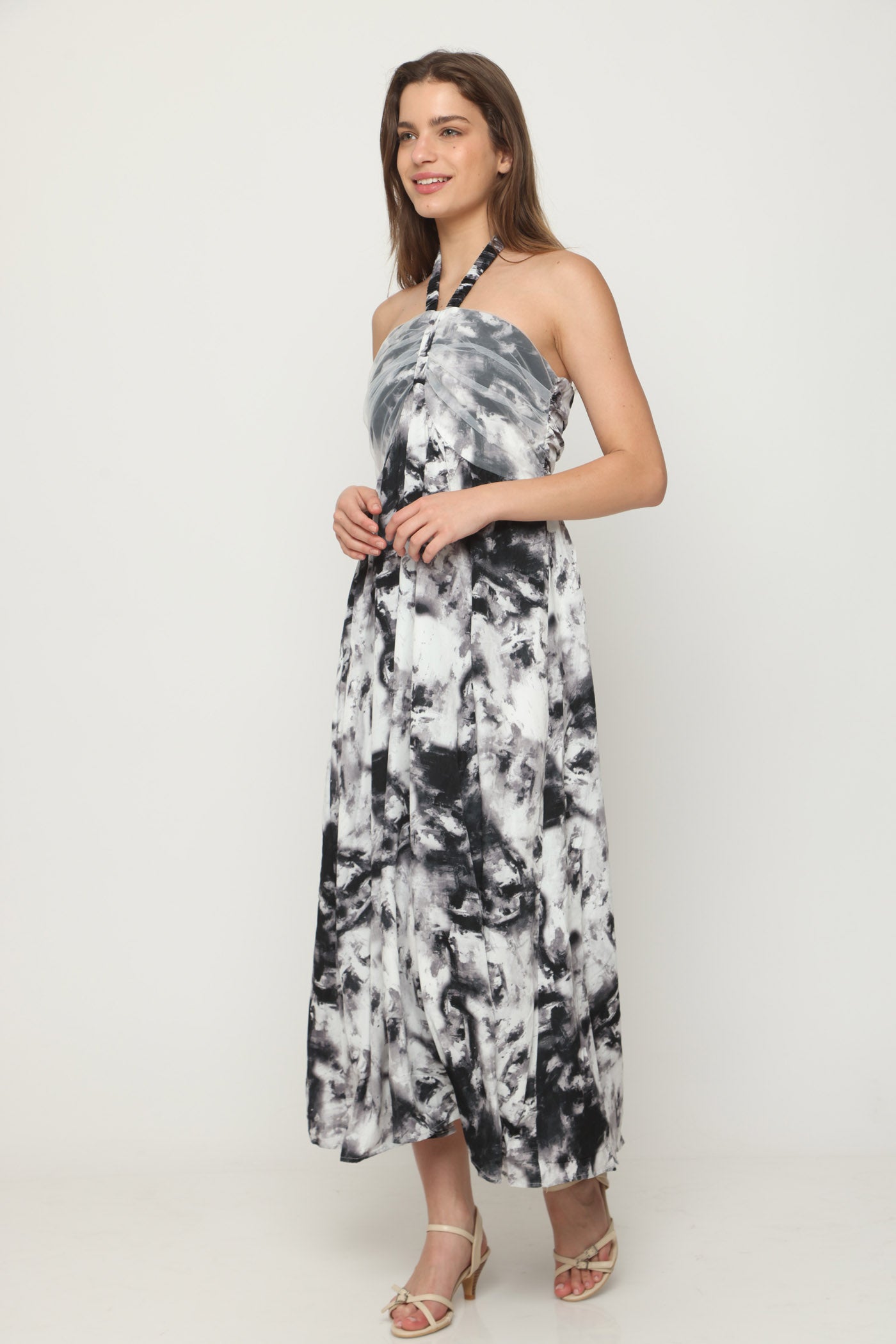 שמלת כתמים שחור לבן