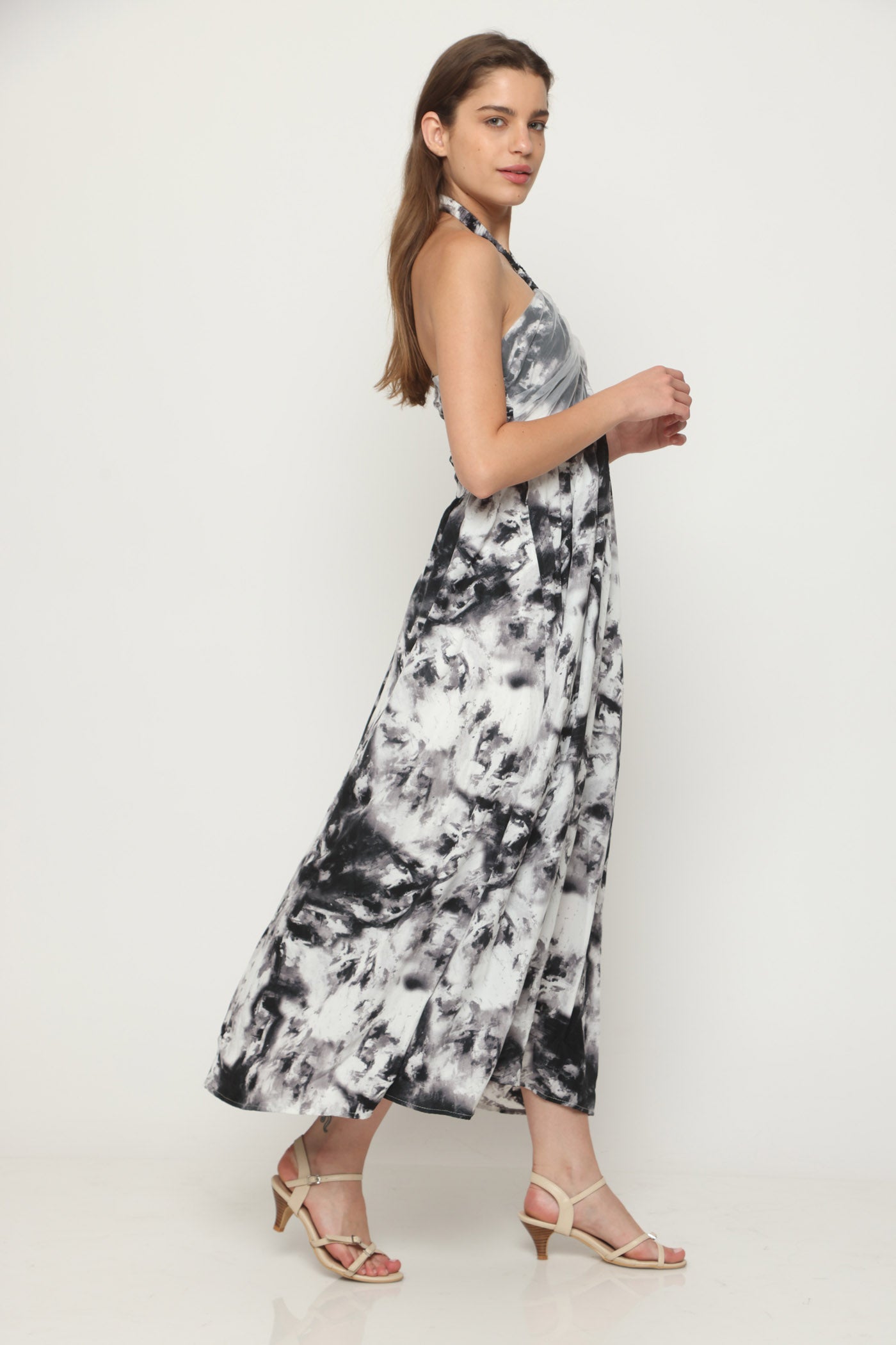 שמלת כתמים שחור לבן