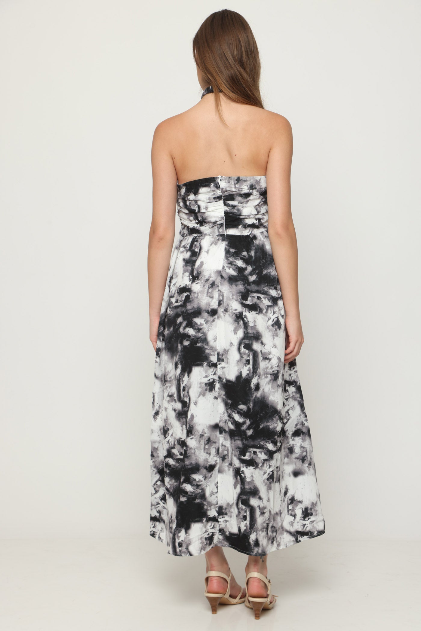 שמלת כתמים שחור לבן