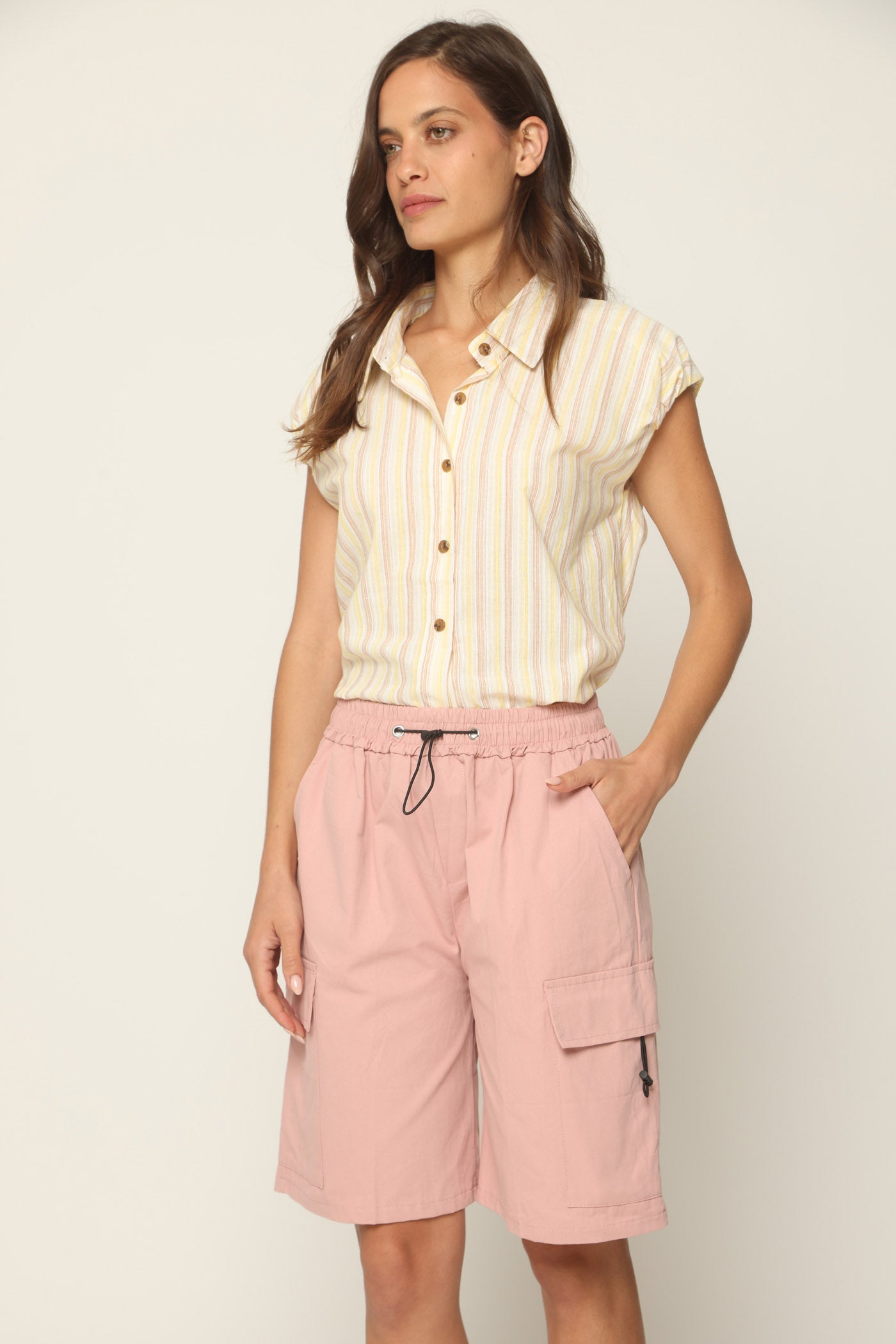 מכנסיי ברמודה ורודים