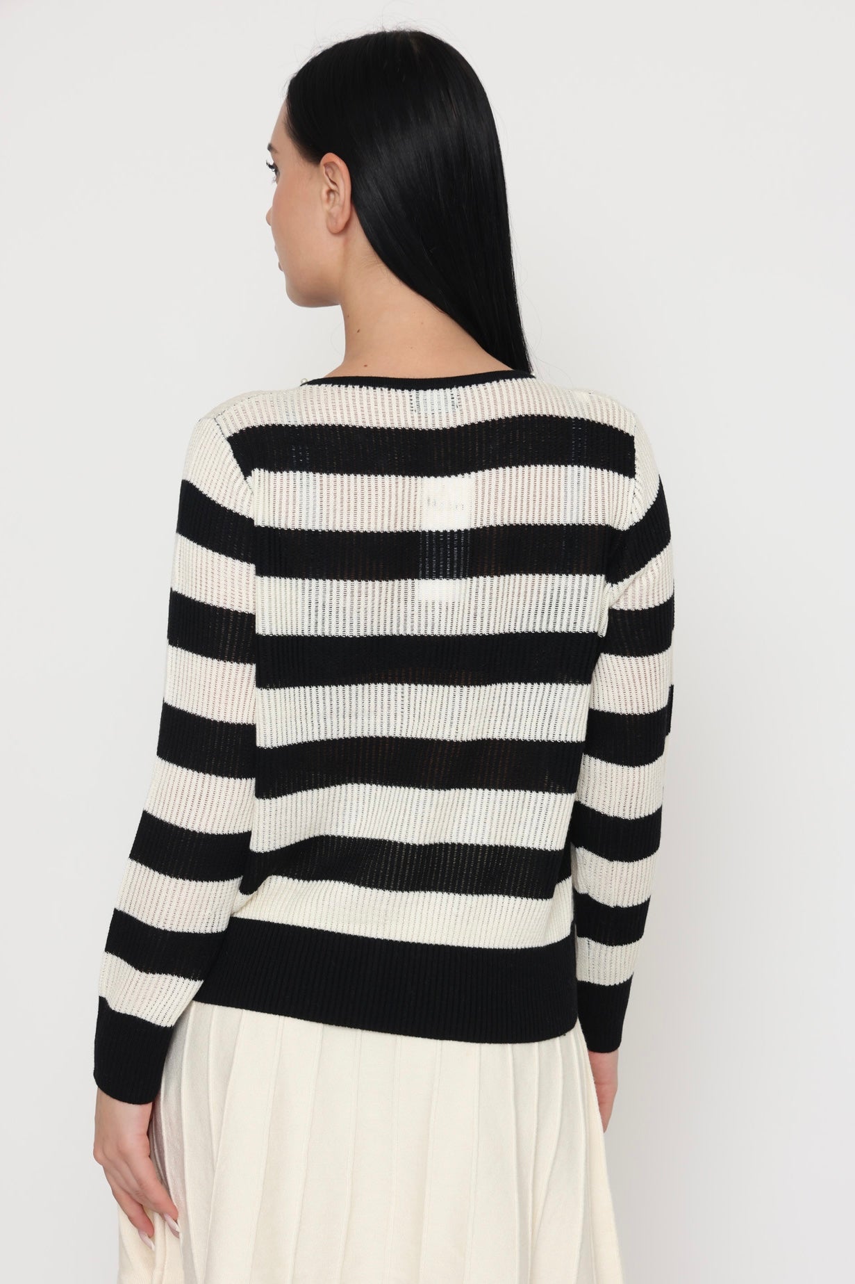 סריג פסים שחורים ואלמנט