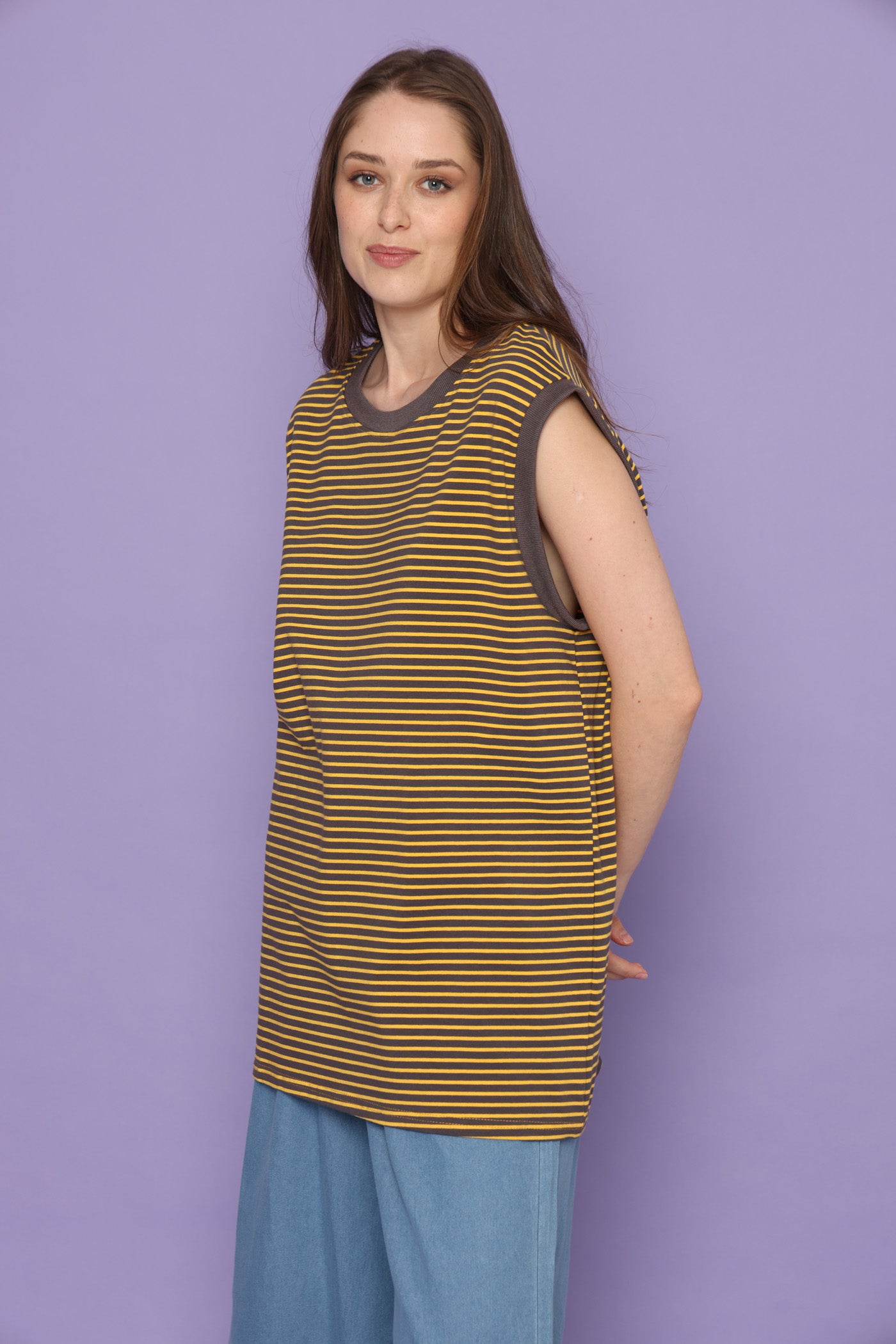 גופיית פסים דקיקים