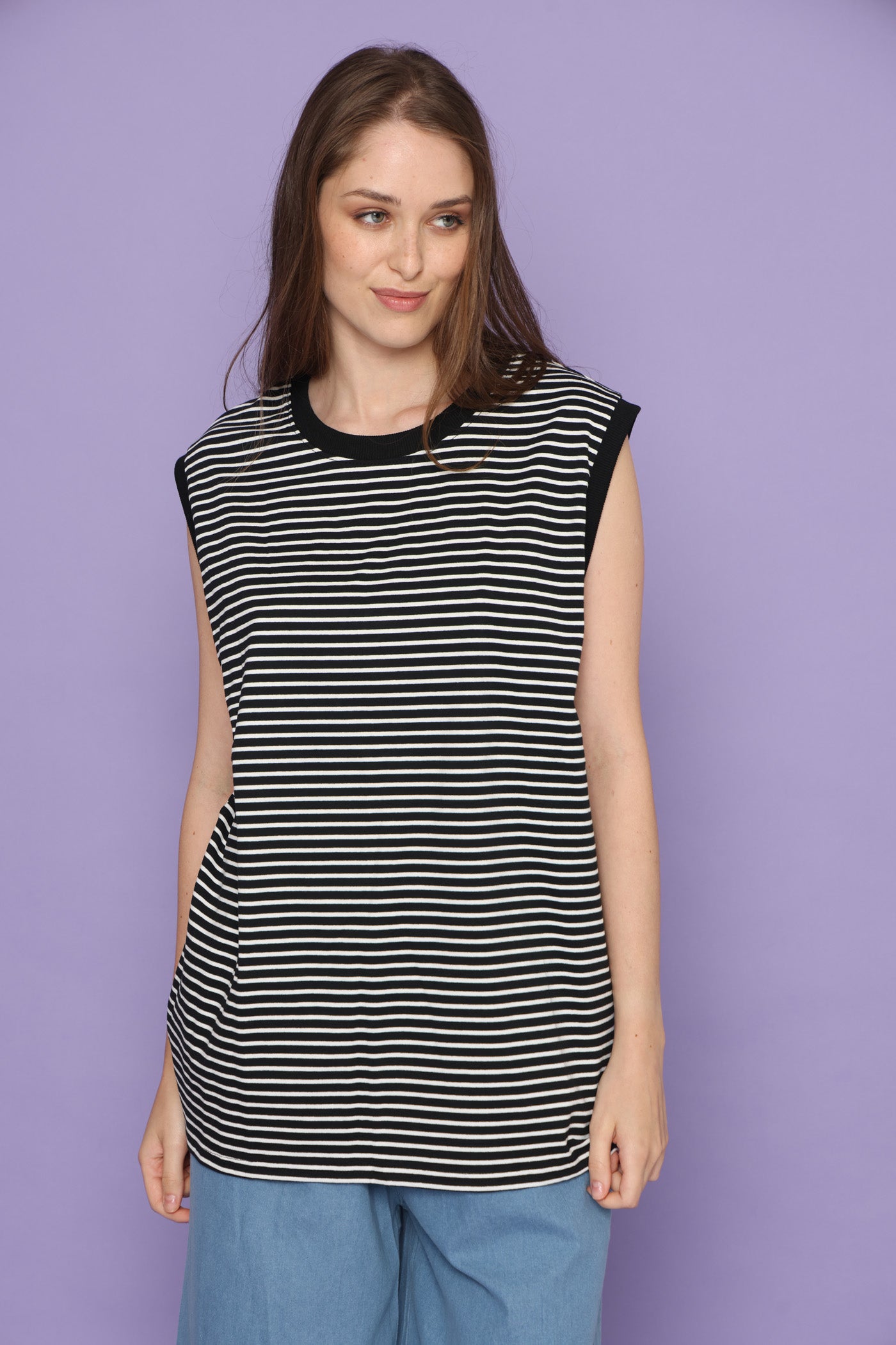 גופיית פסים דקיקים