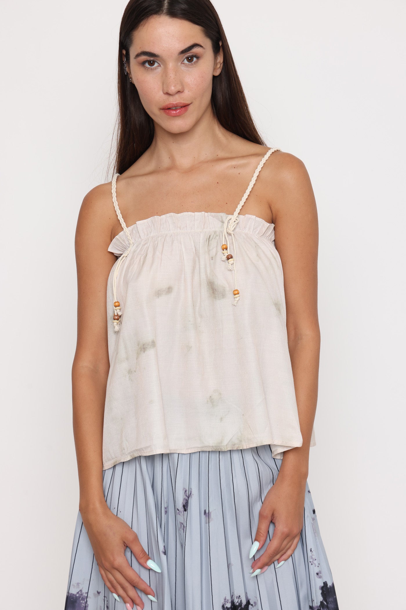 גופיית כתפיית חבל עם חרוזים בז'