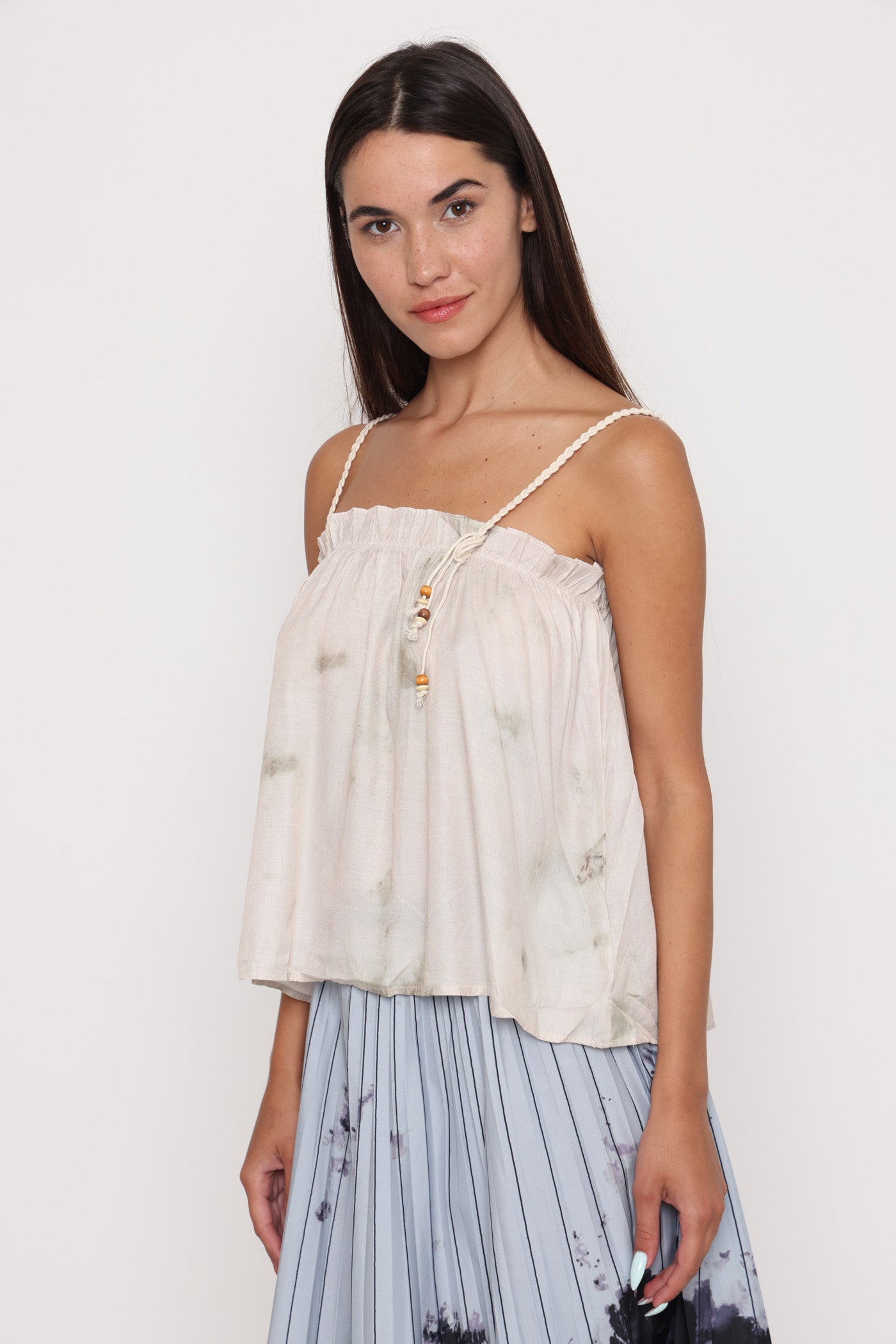 גופיית כתפיית חבל עם חרוזים בז'