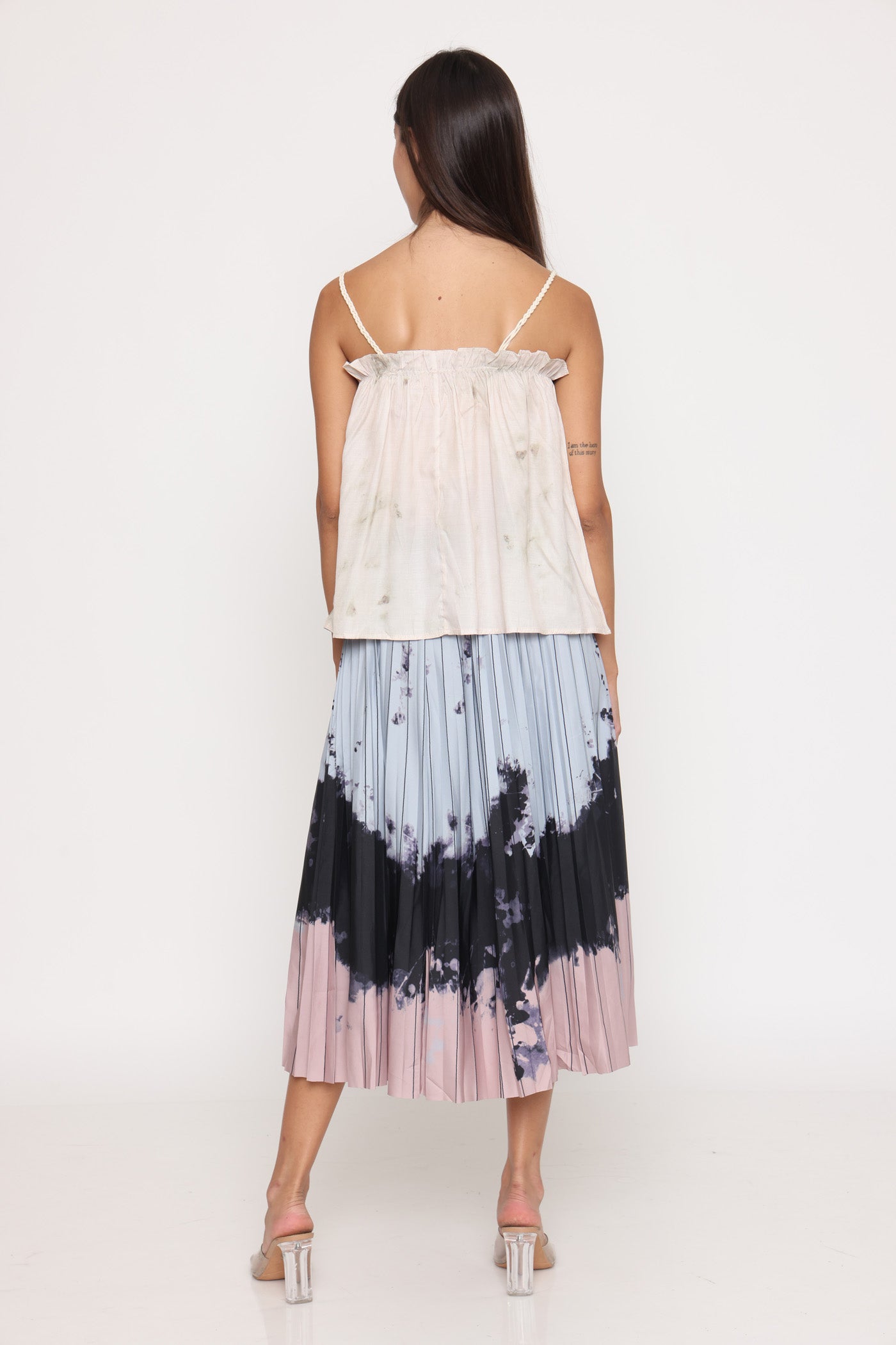 גופיית כתפיית חבל עם חרוזים בז'