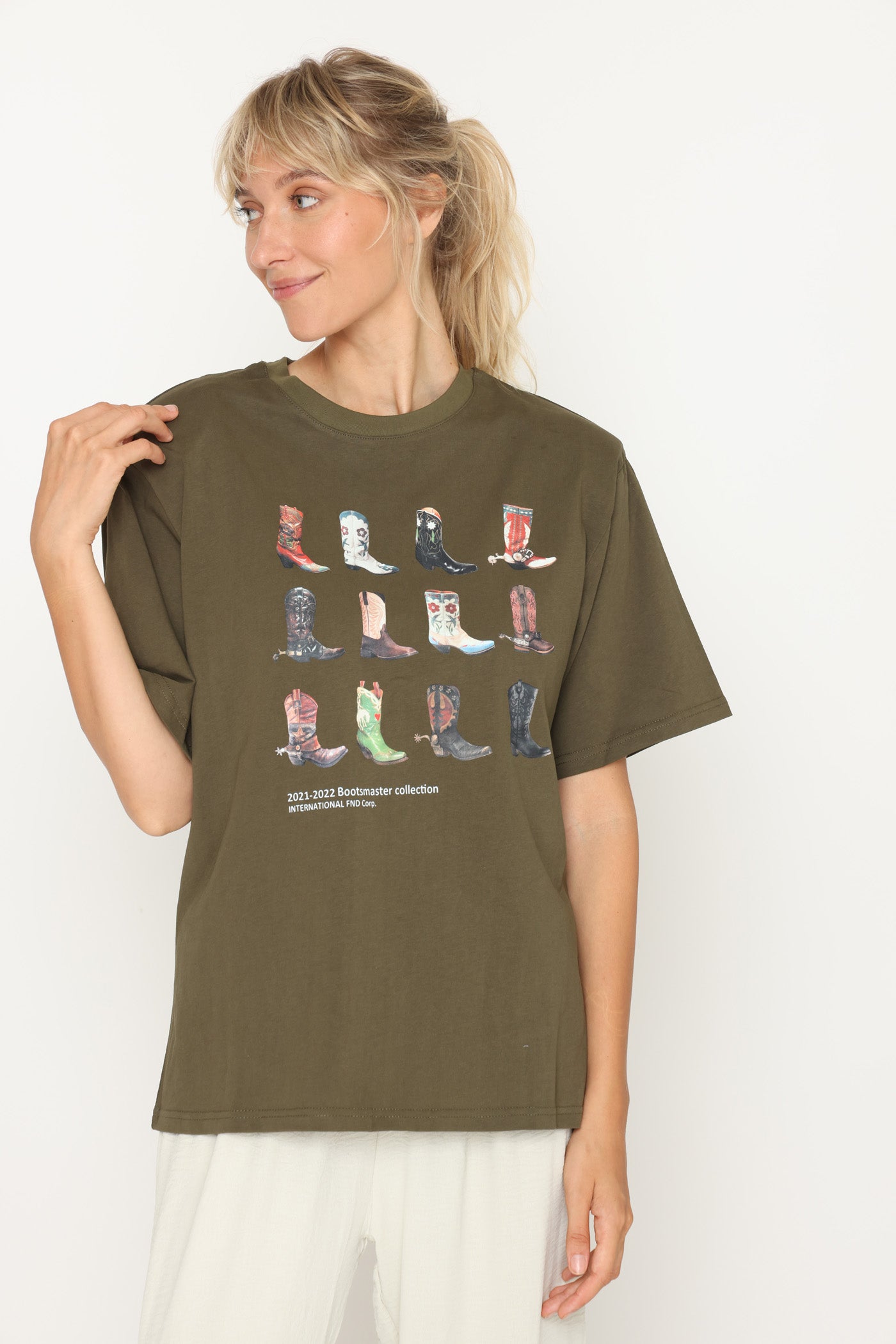 חולצת מגפיים