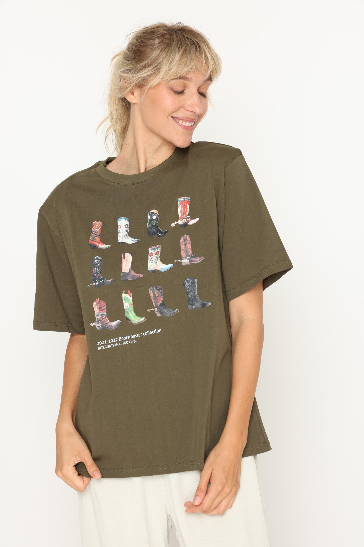 חולצת מגפיים