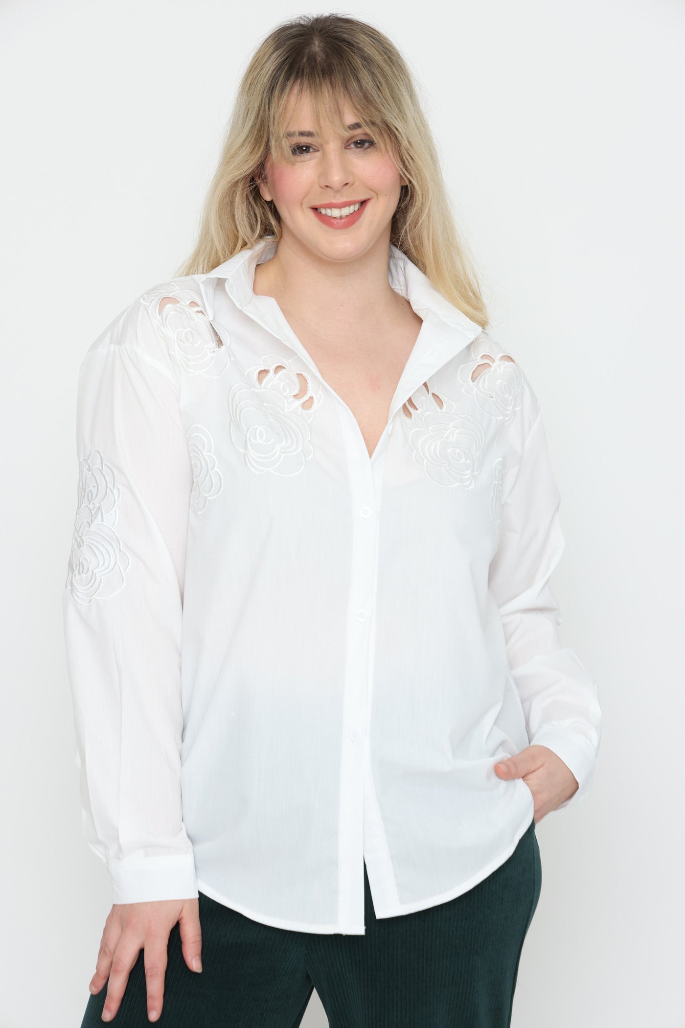 חולצת רקמת פרחים