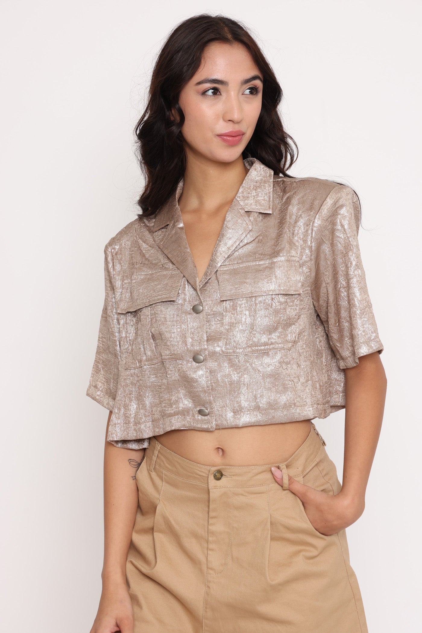 חולצת מחוייטת זהב