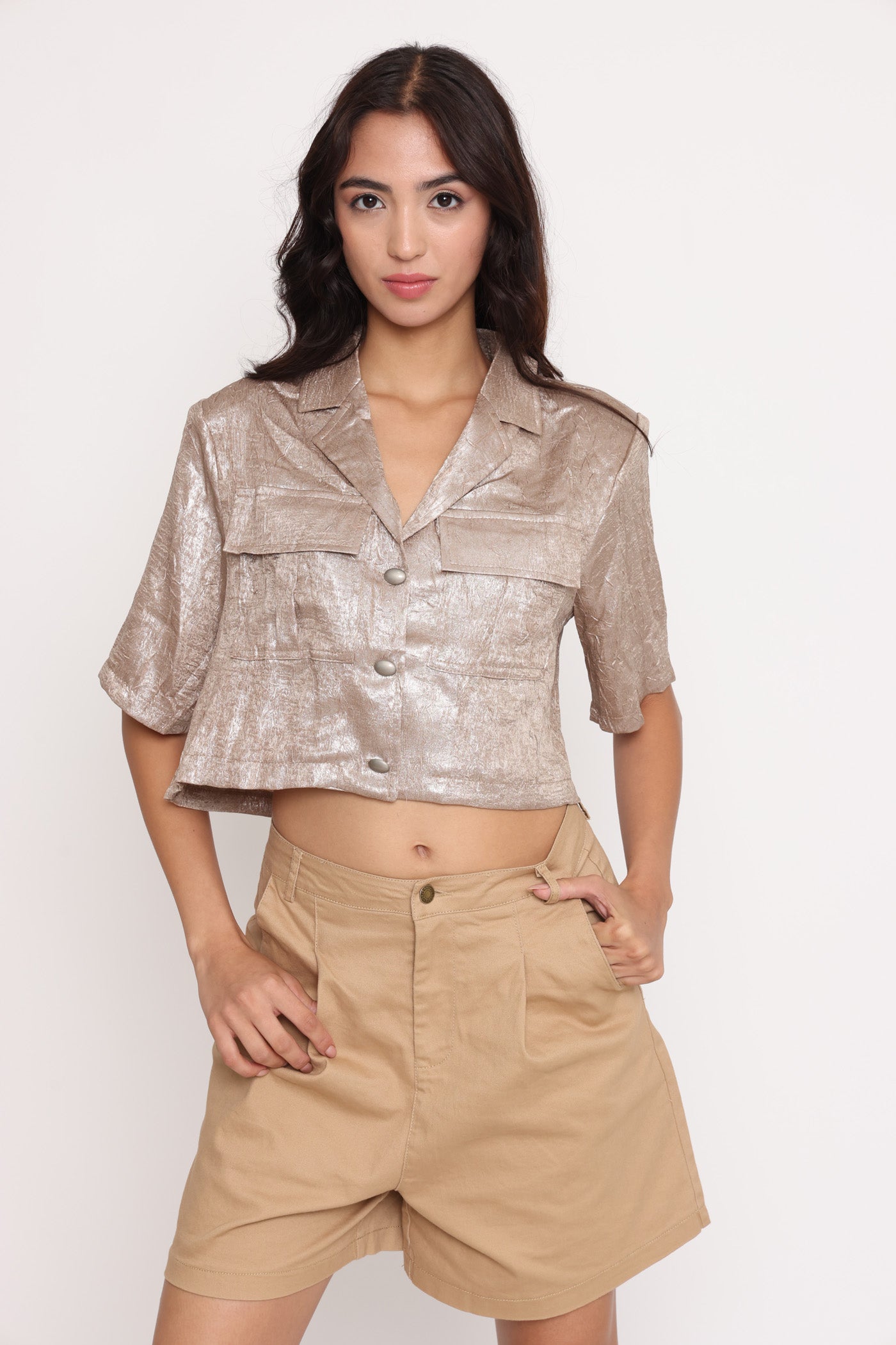חולצת מחוייטת זהב