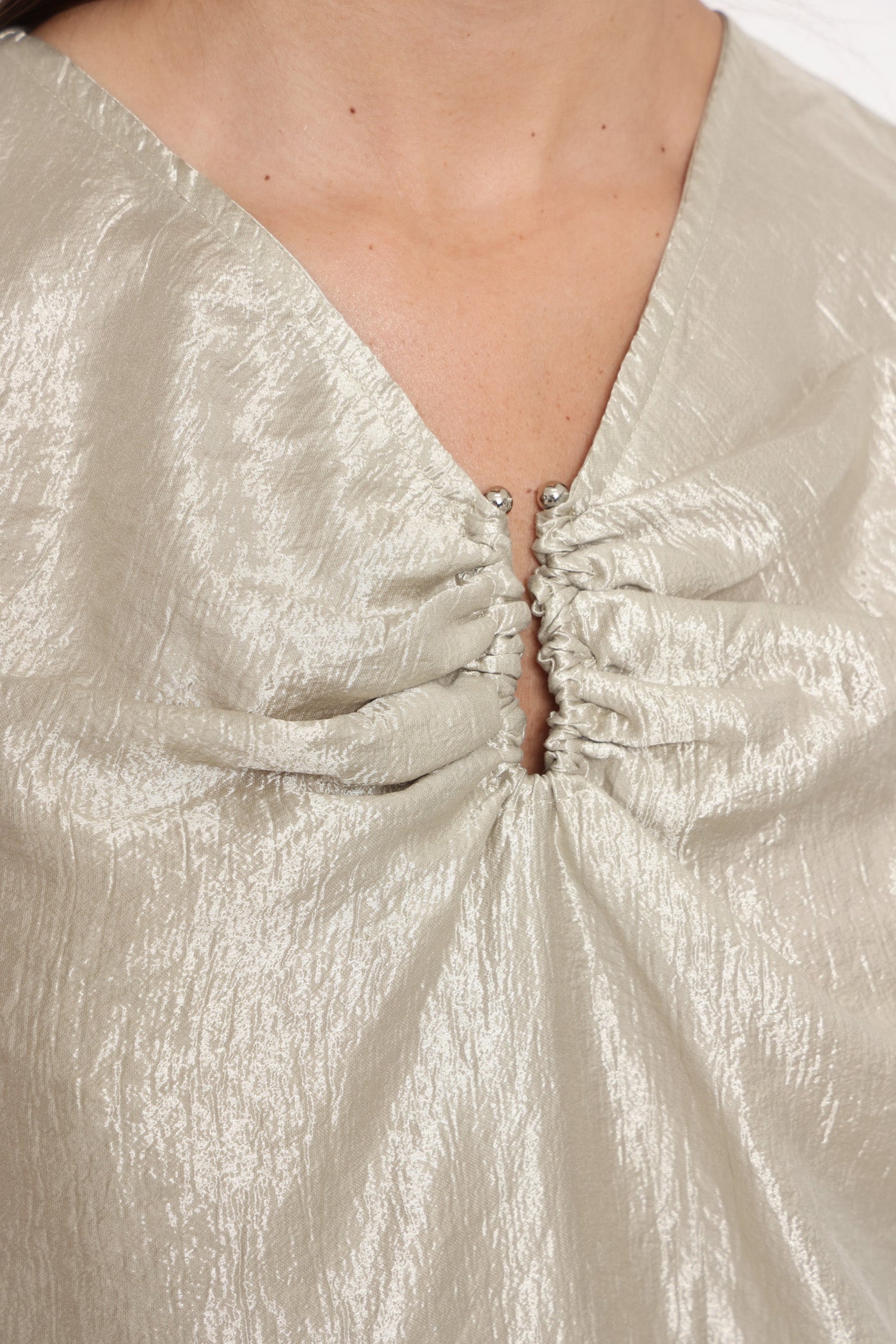 גופיית אבזם זהב